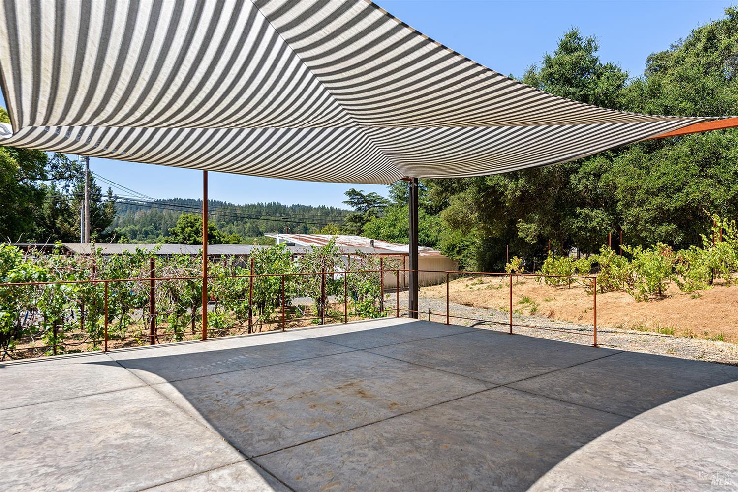 995 Dry Creek Rd