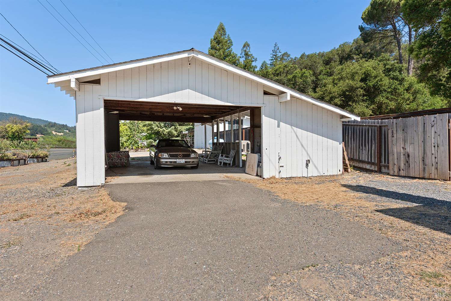995 Dry Creek Rd