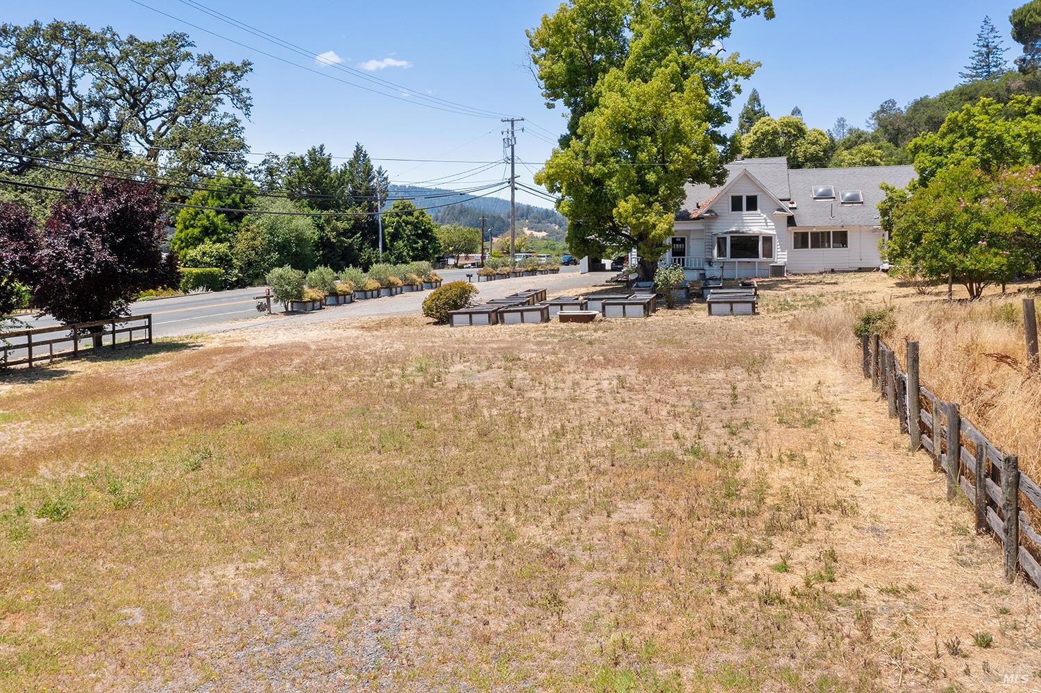 995 Dry Creek Rd