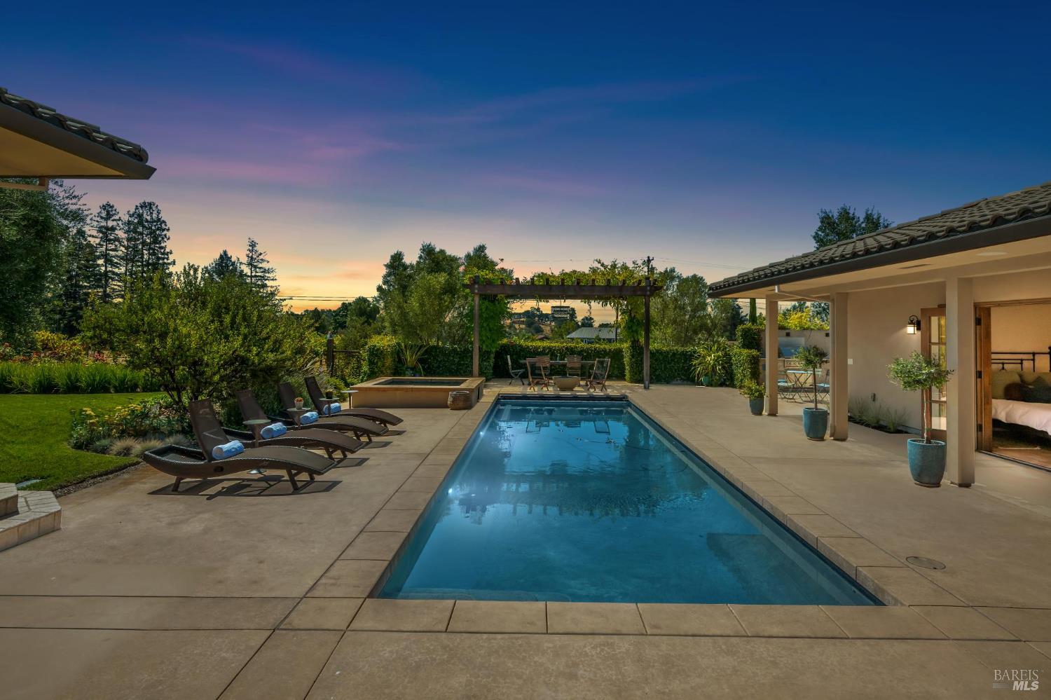 1057 Red Tail Rd