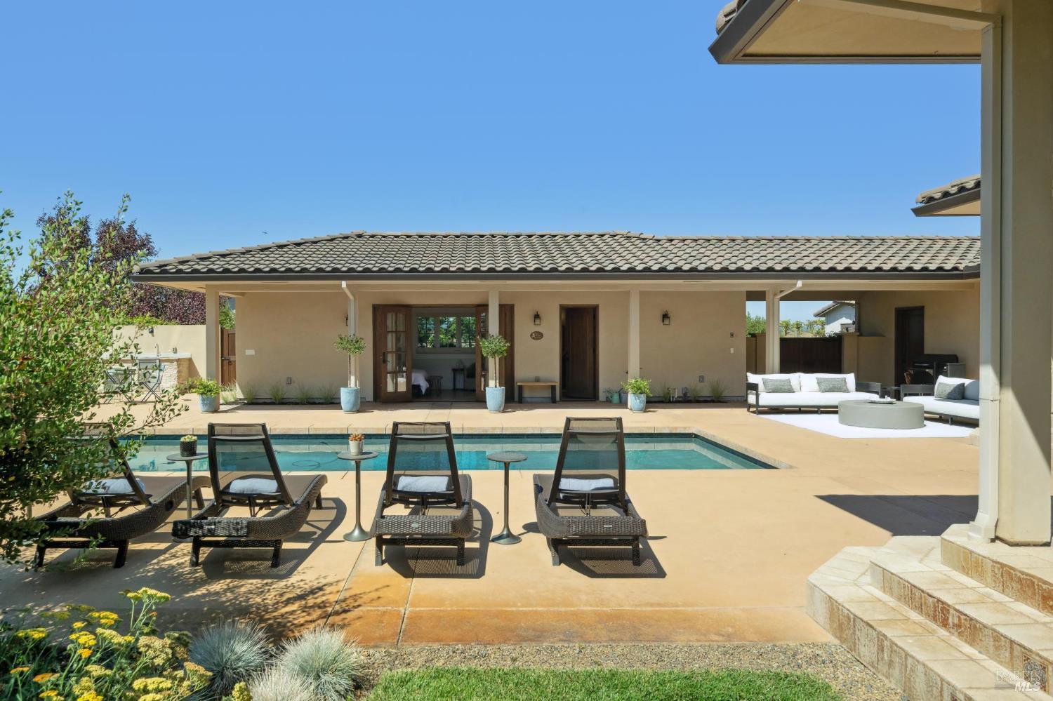 1057 Red Tail Rd