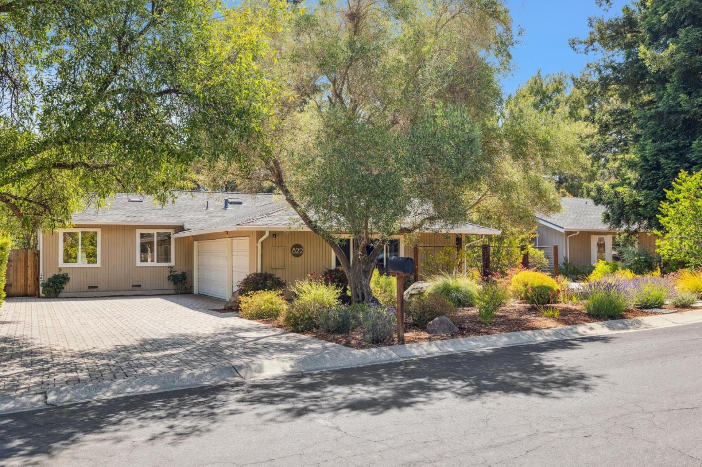 822 Mesa Court