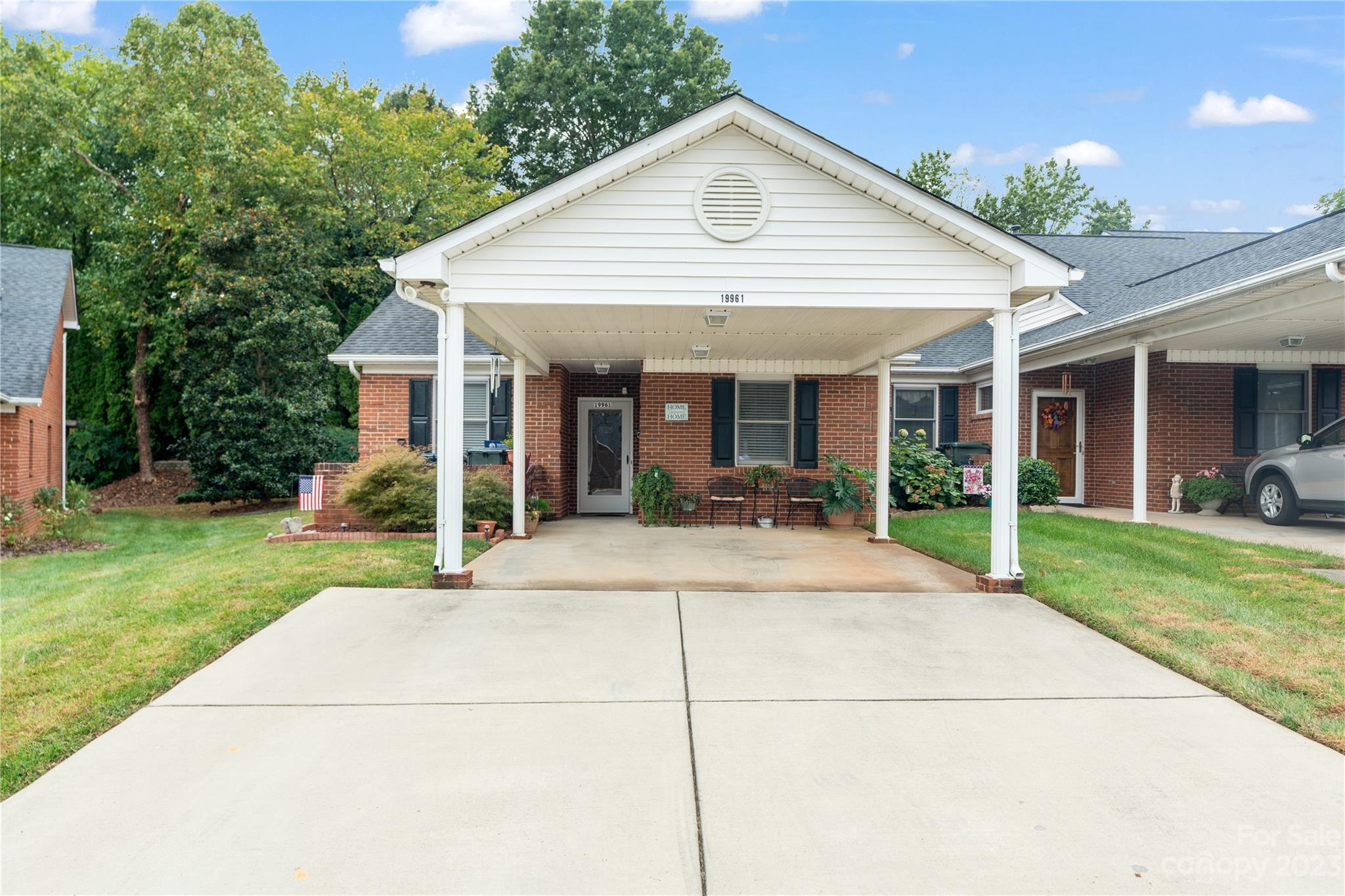 19961 Oak Leaf Circle