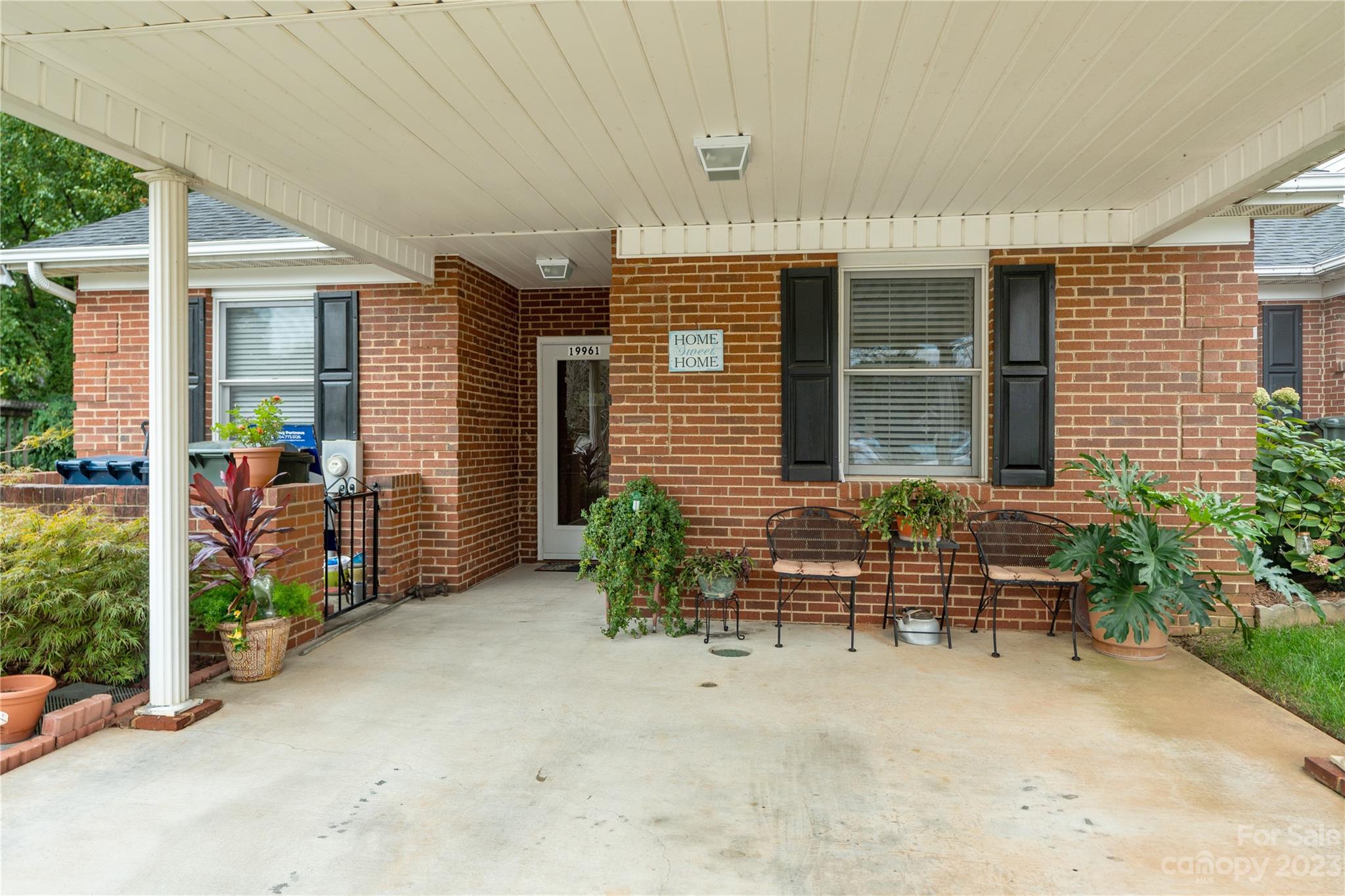 19961 Oak Leaf Circle