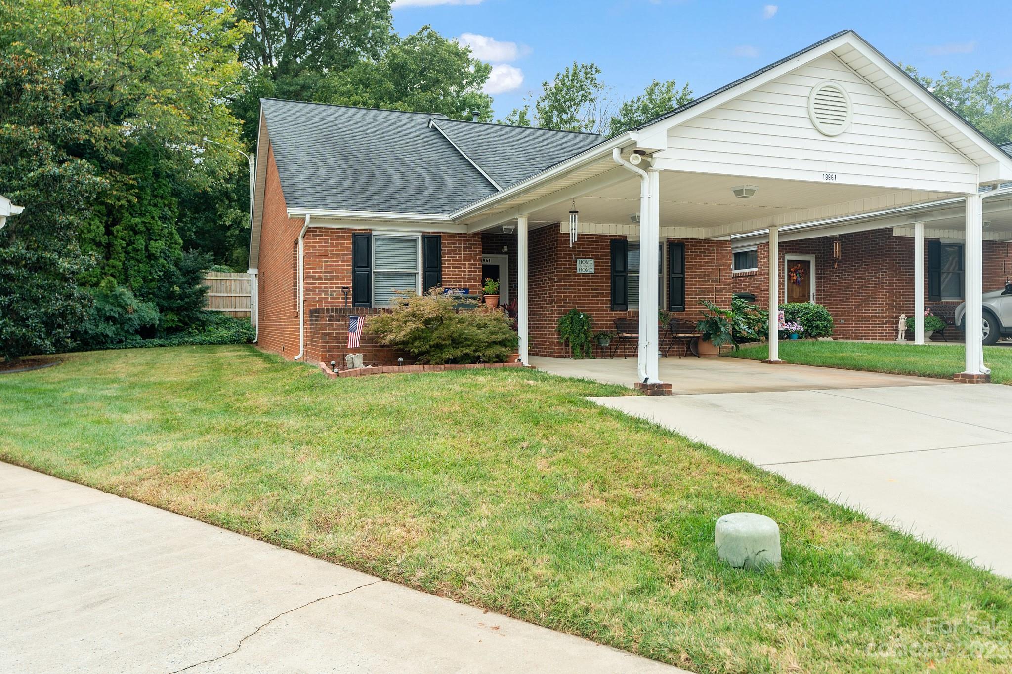 19961 Oak Leaf Circle