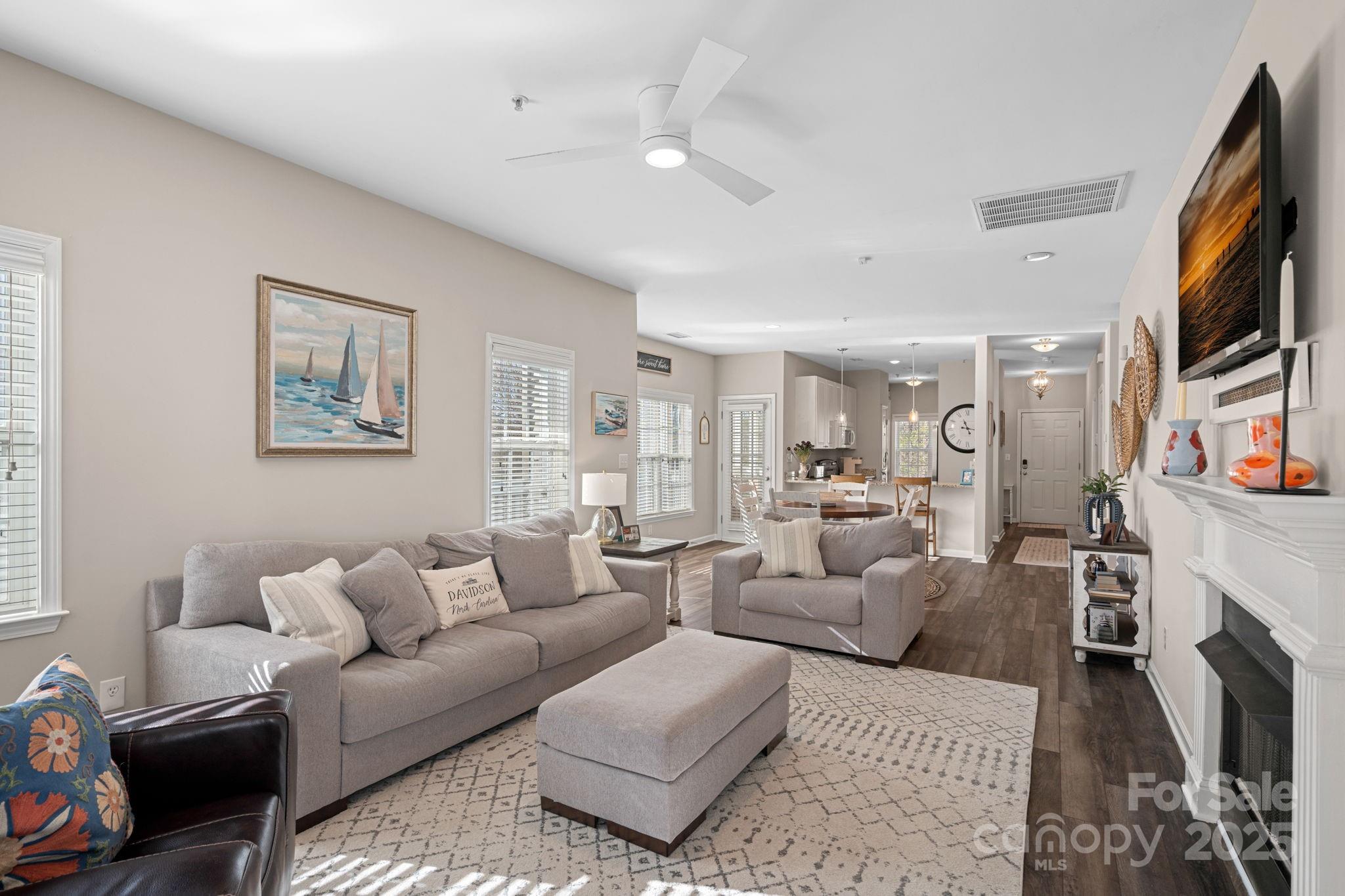 8938 Rosalyn Glen Road