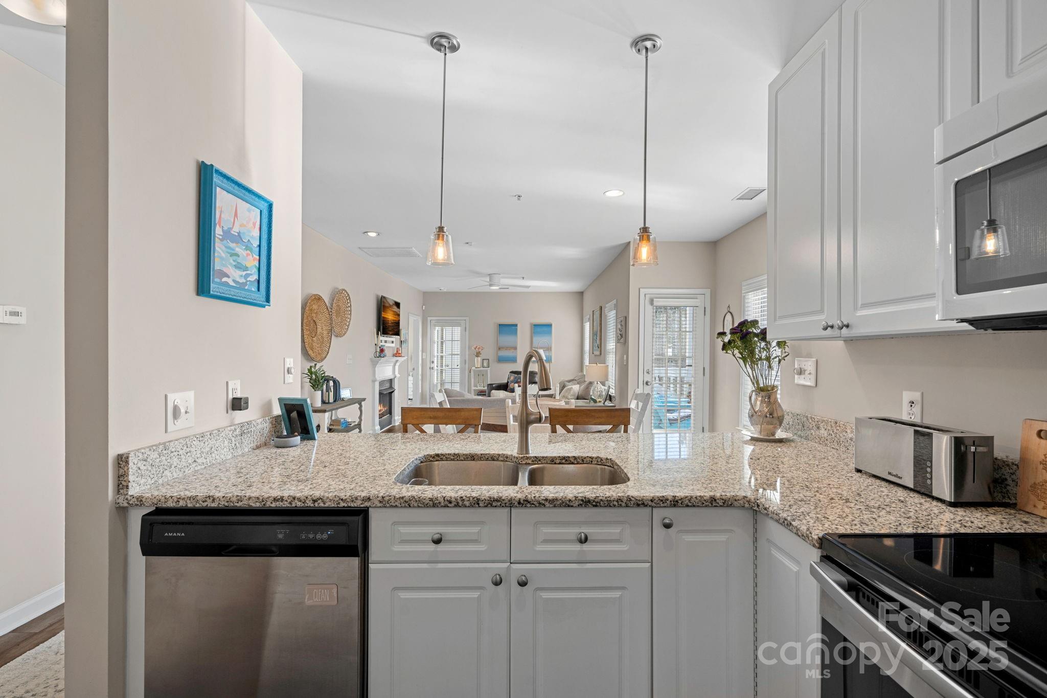 8938 Rosalyn Glen Road