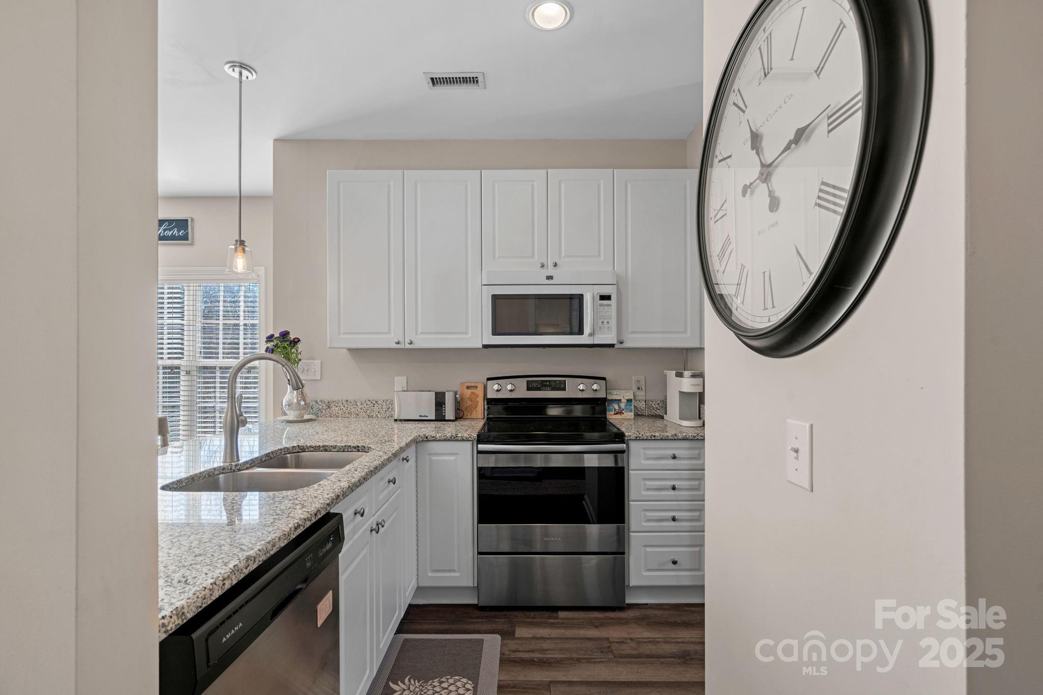 8938 Rosalyn Glen Road