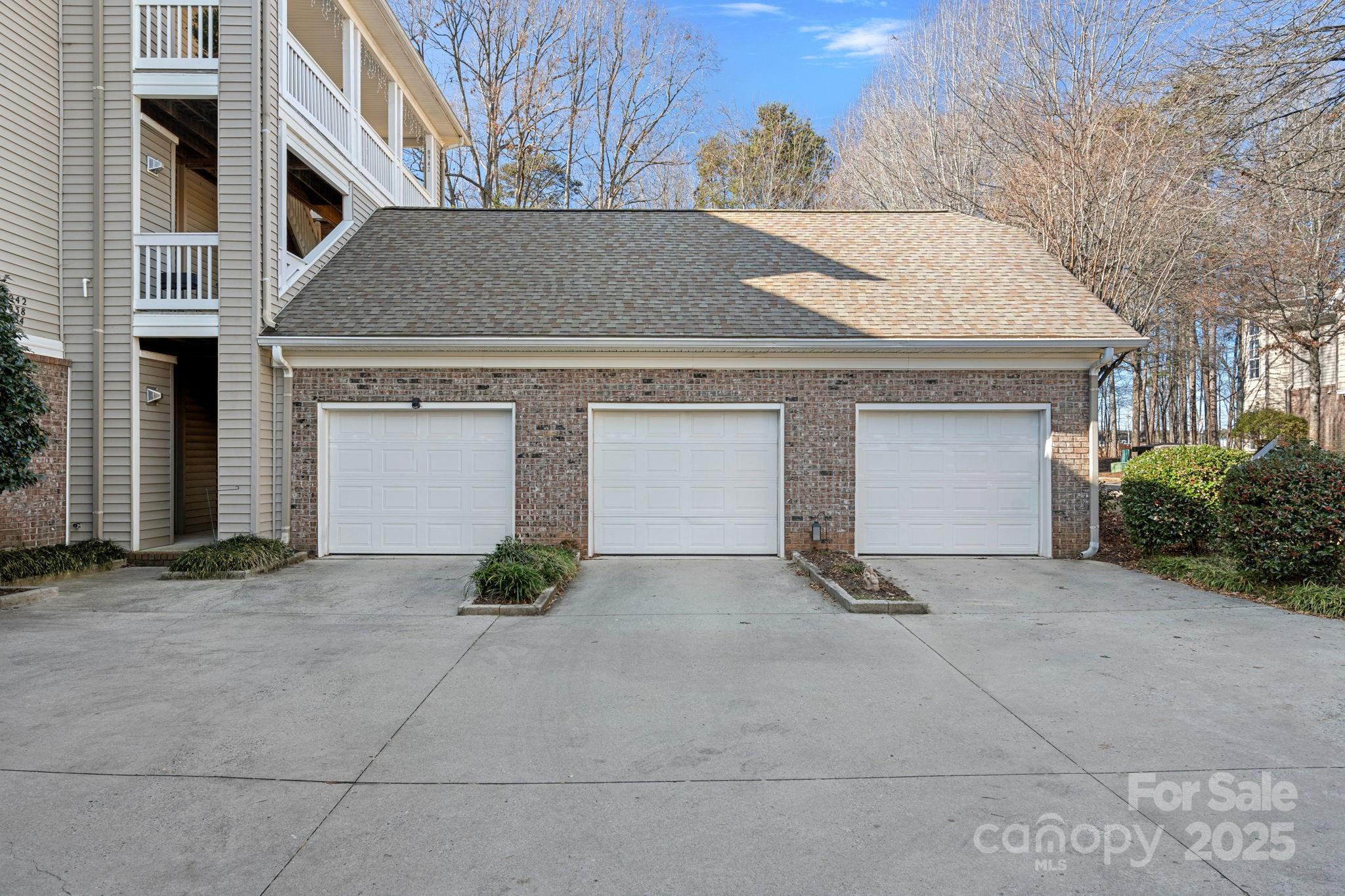 8938 Rosalyn Glen Road