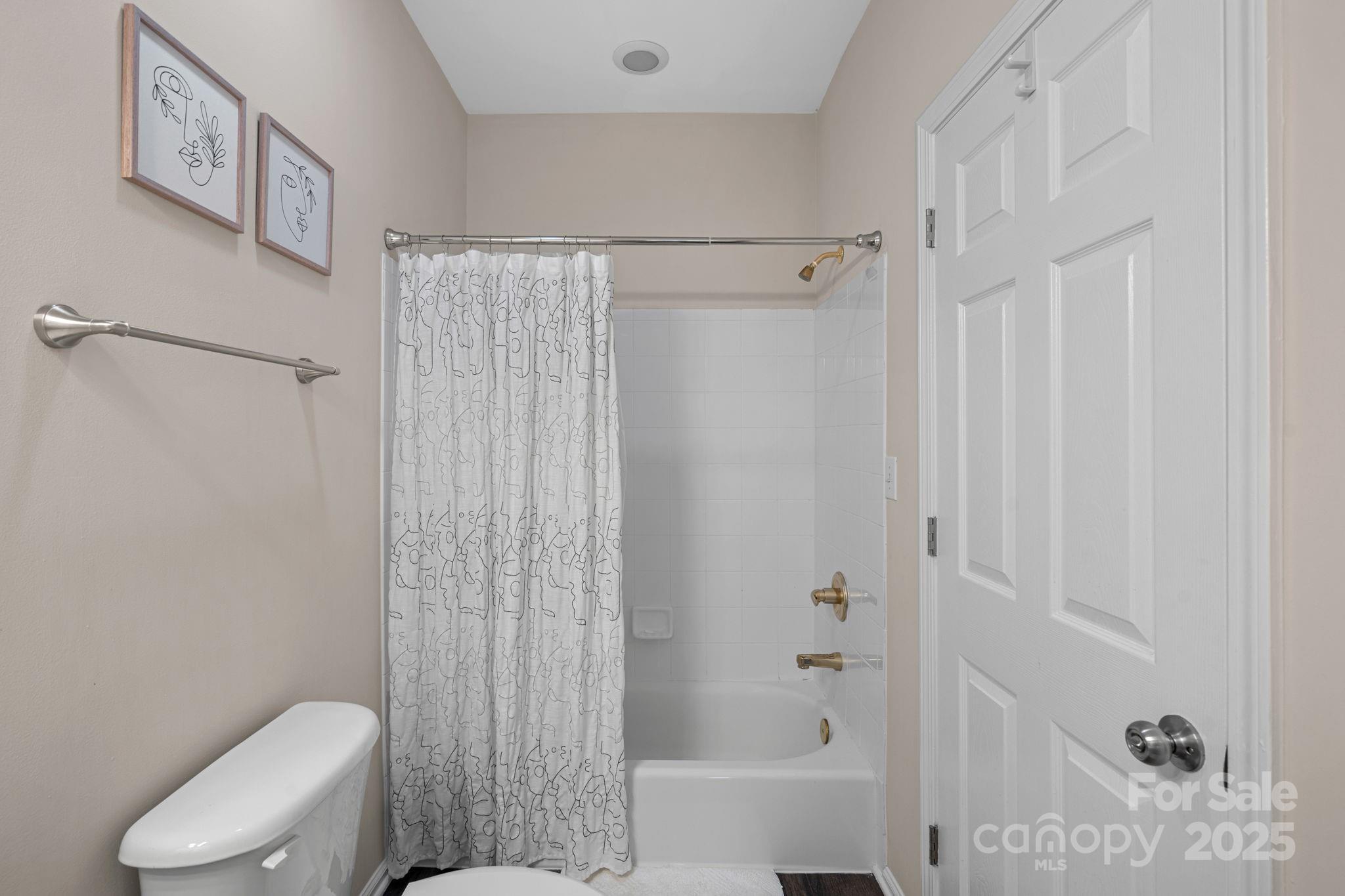 8938 Rosalyn Glen Road