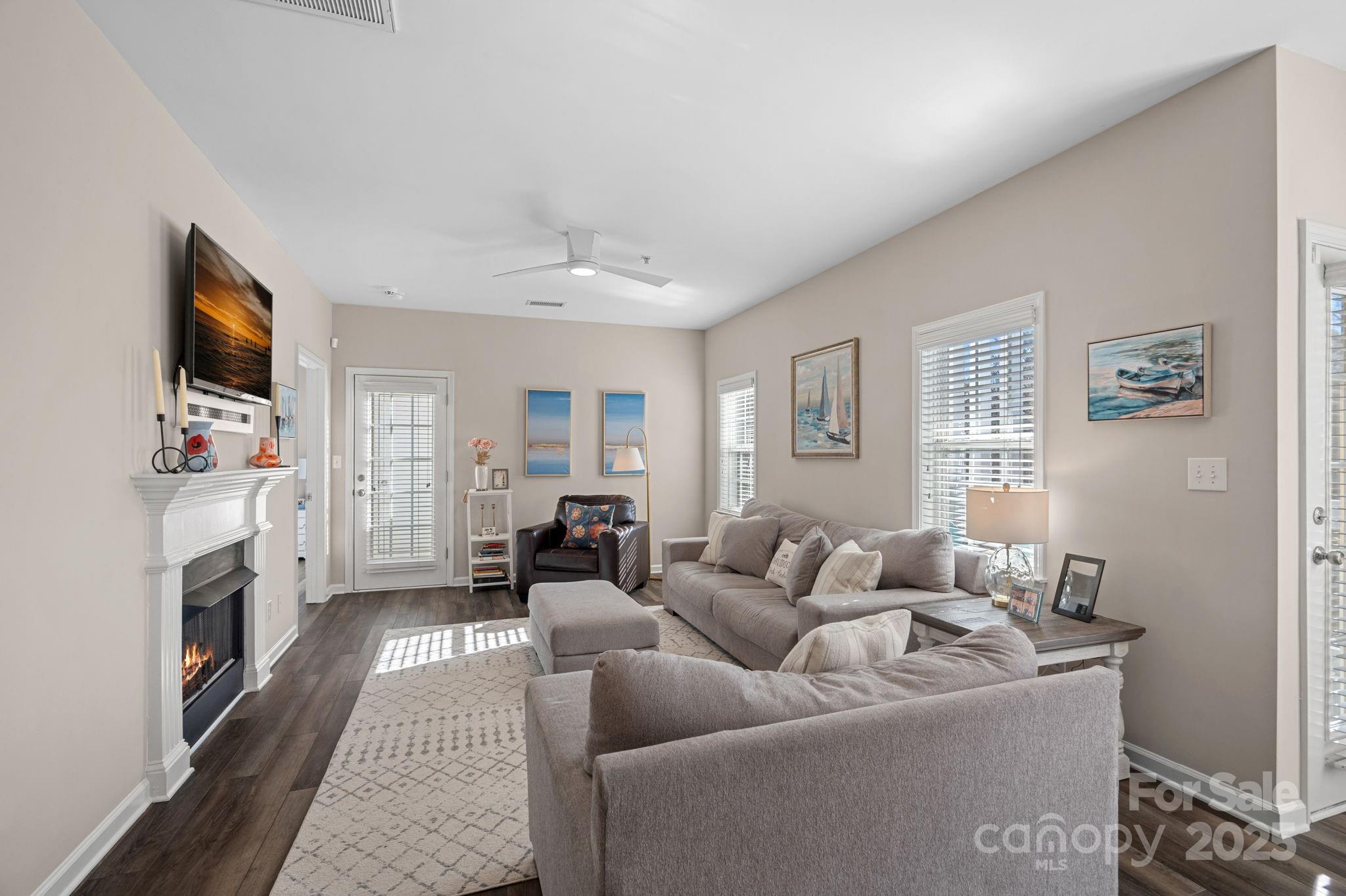 8938 Rosalyn Glen Road