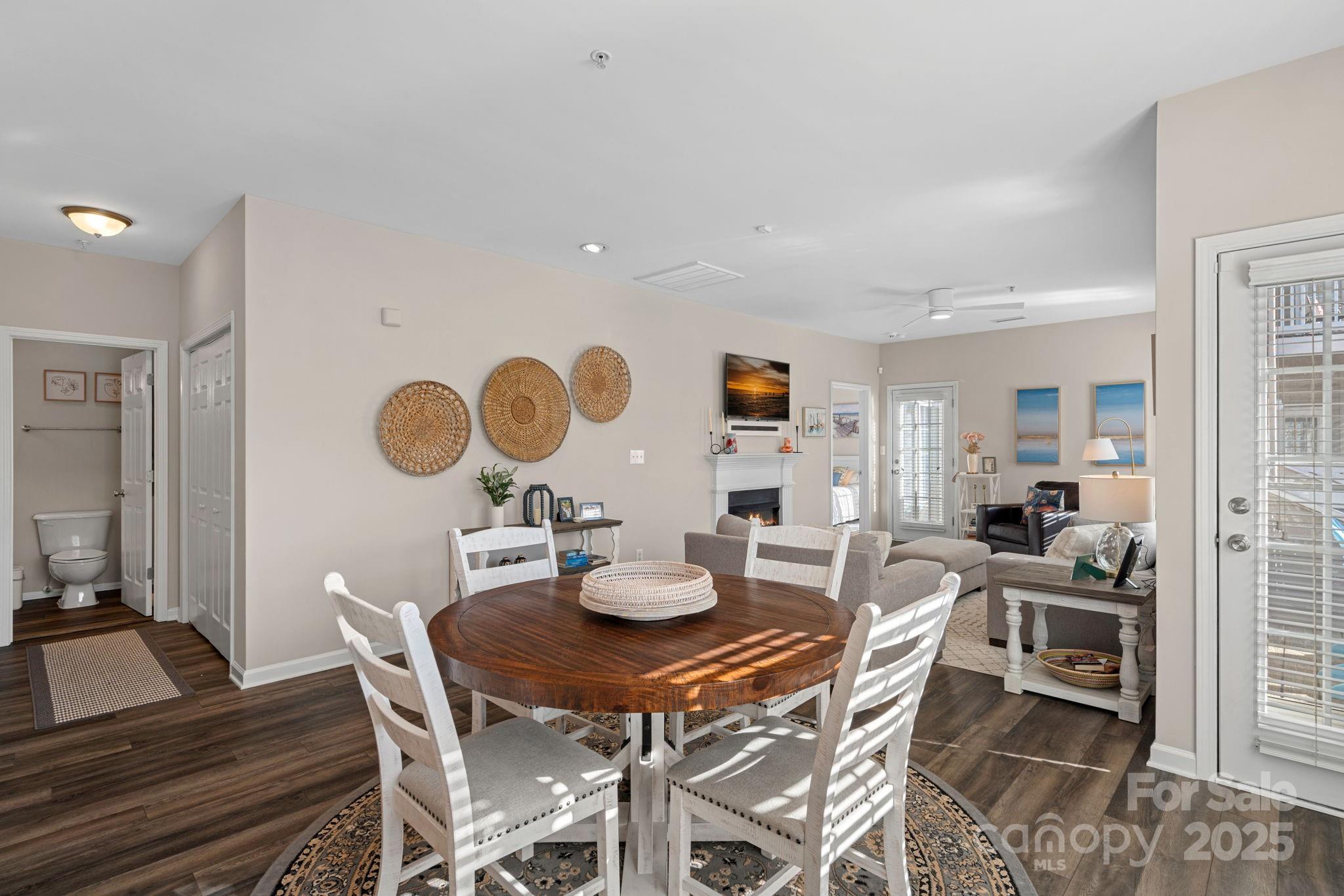 8938 Rosalyn Glen Road