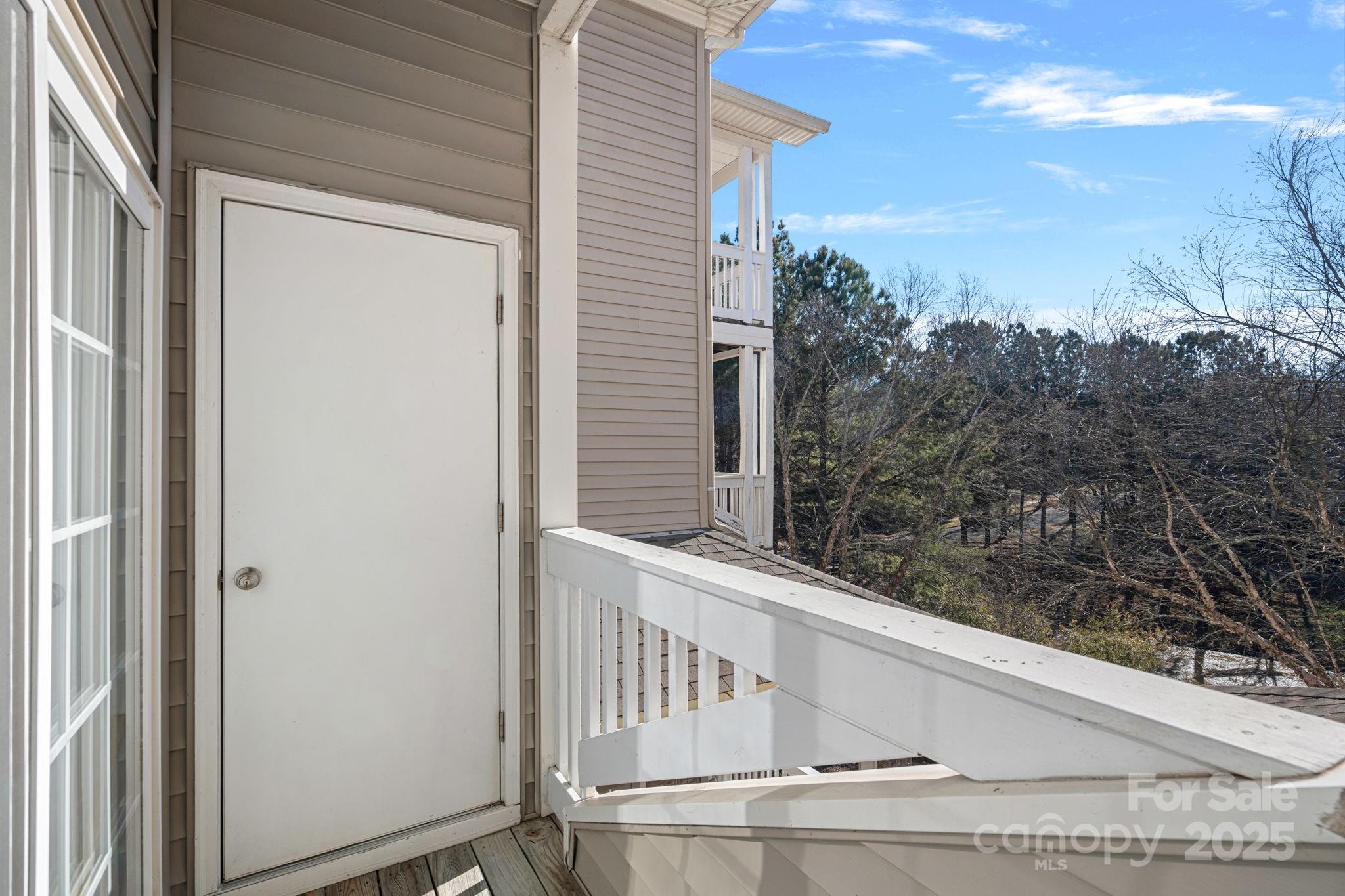 8938 Rosalyn Glen Road