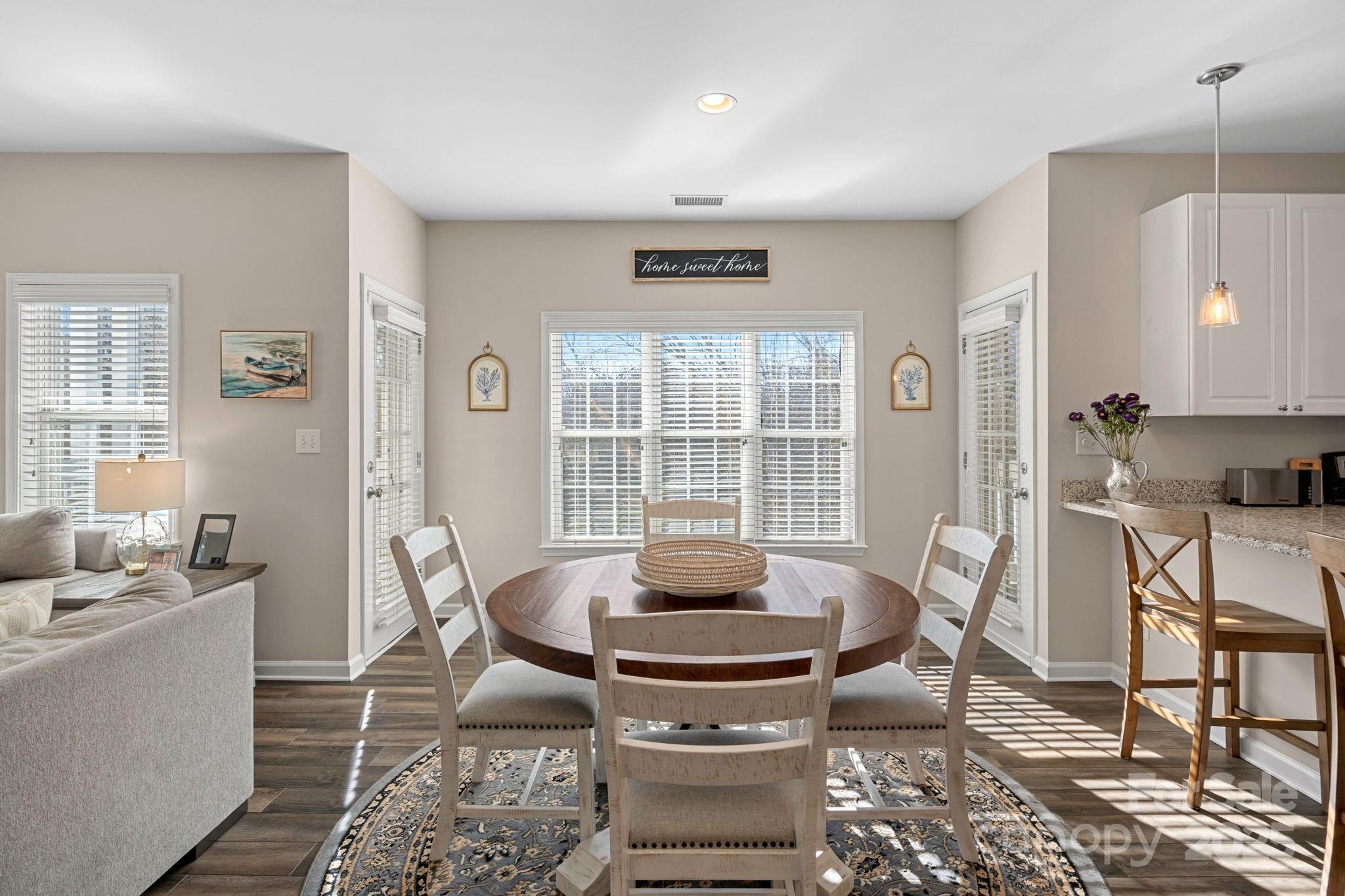 8938 Rosalyn Glen Road