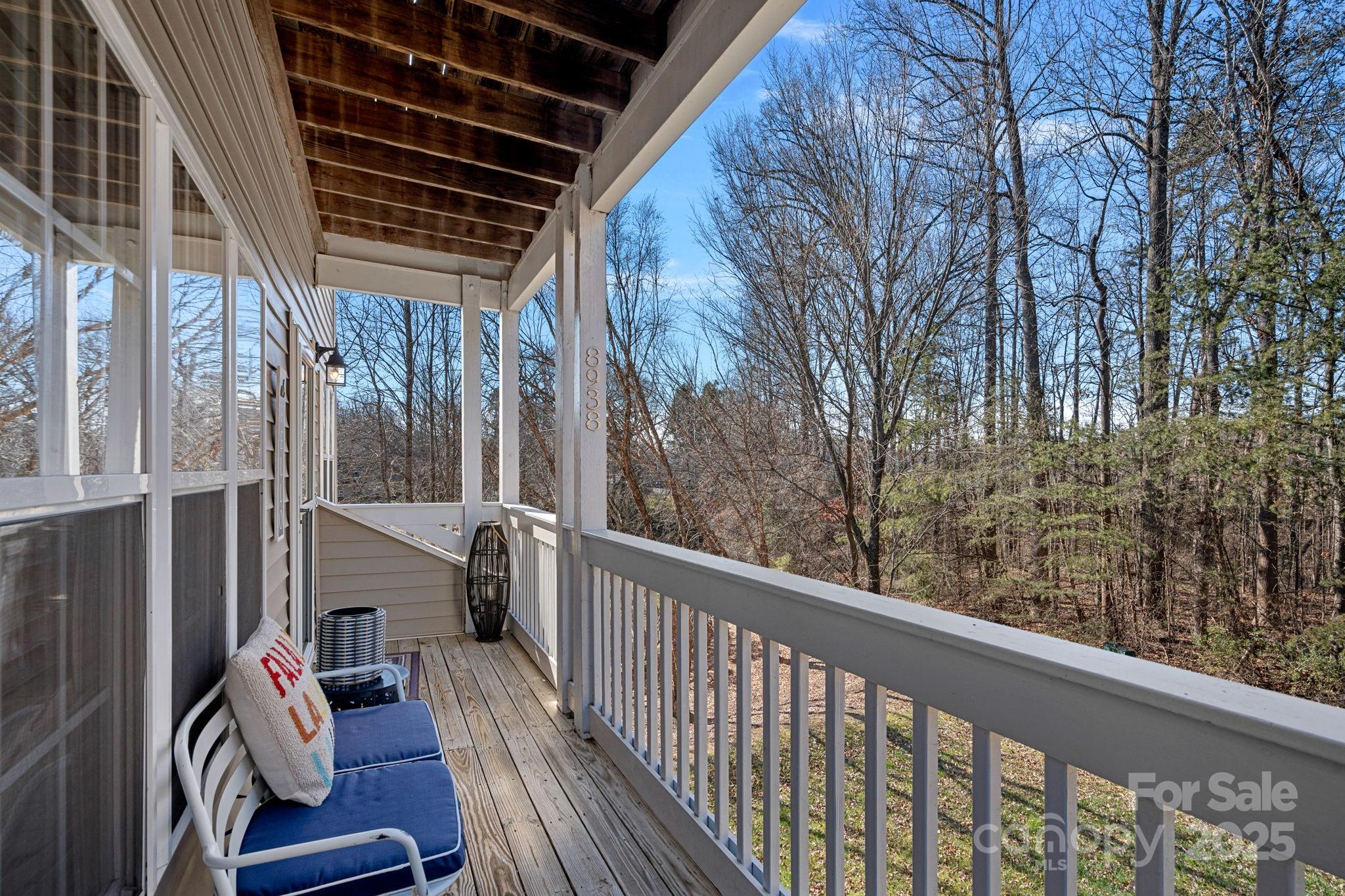 8938 Rosalyn Glen Road