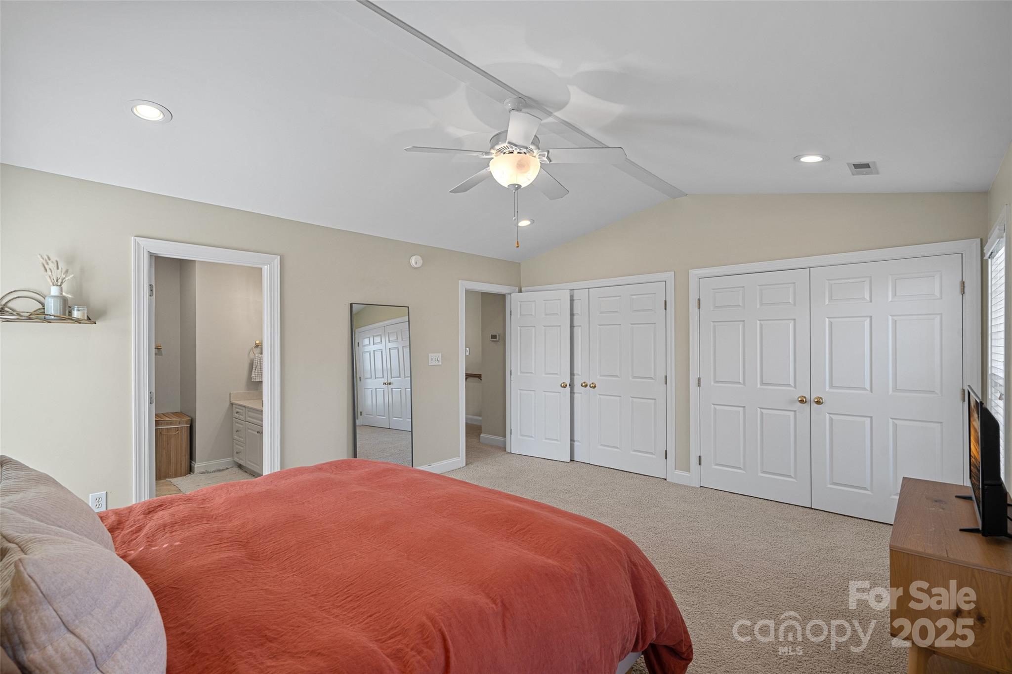 653 Camrose Circle NE