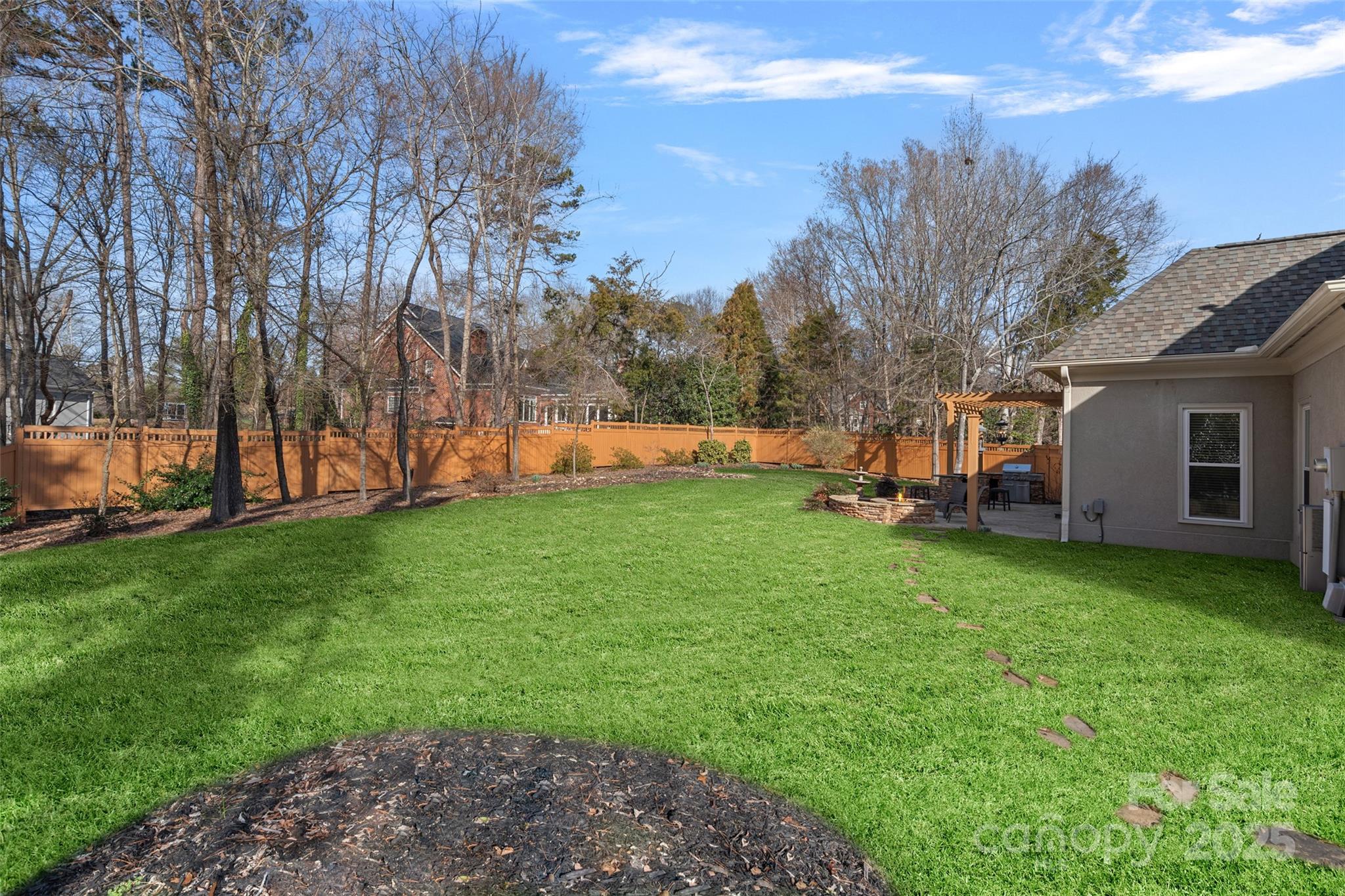 888 Craigmont Lane NW