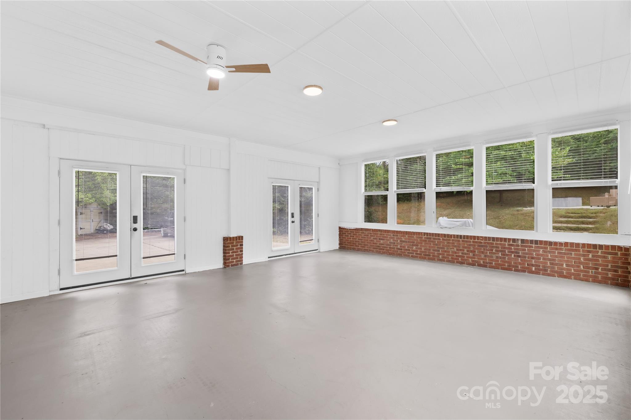 160 Pampas Lane