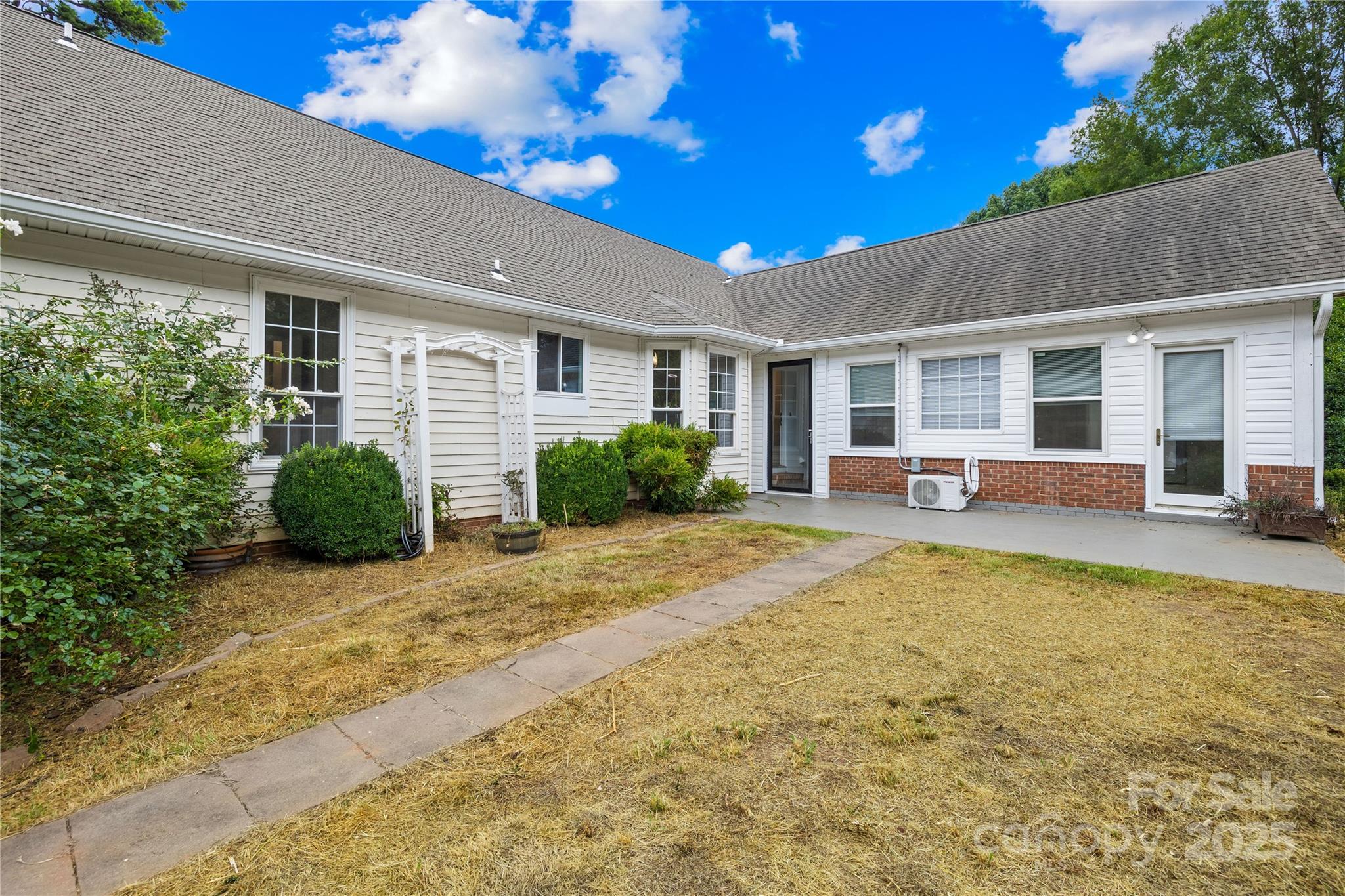 160 Pampas Lane