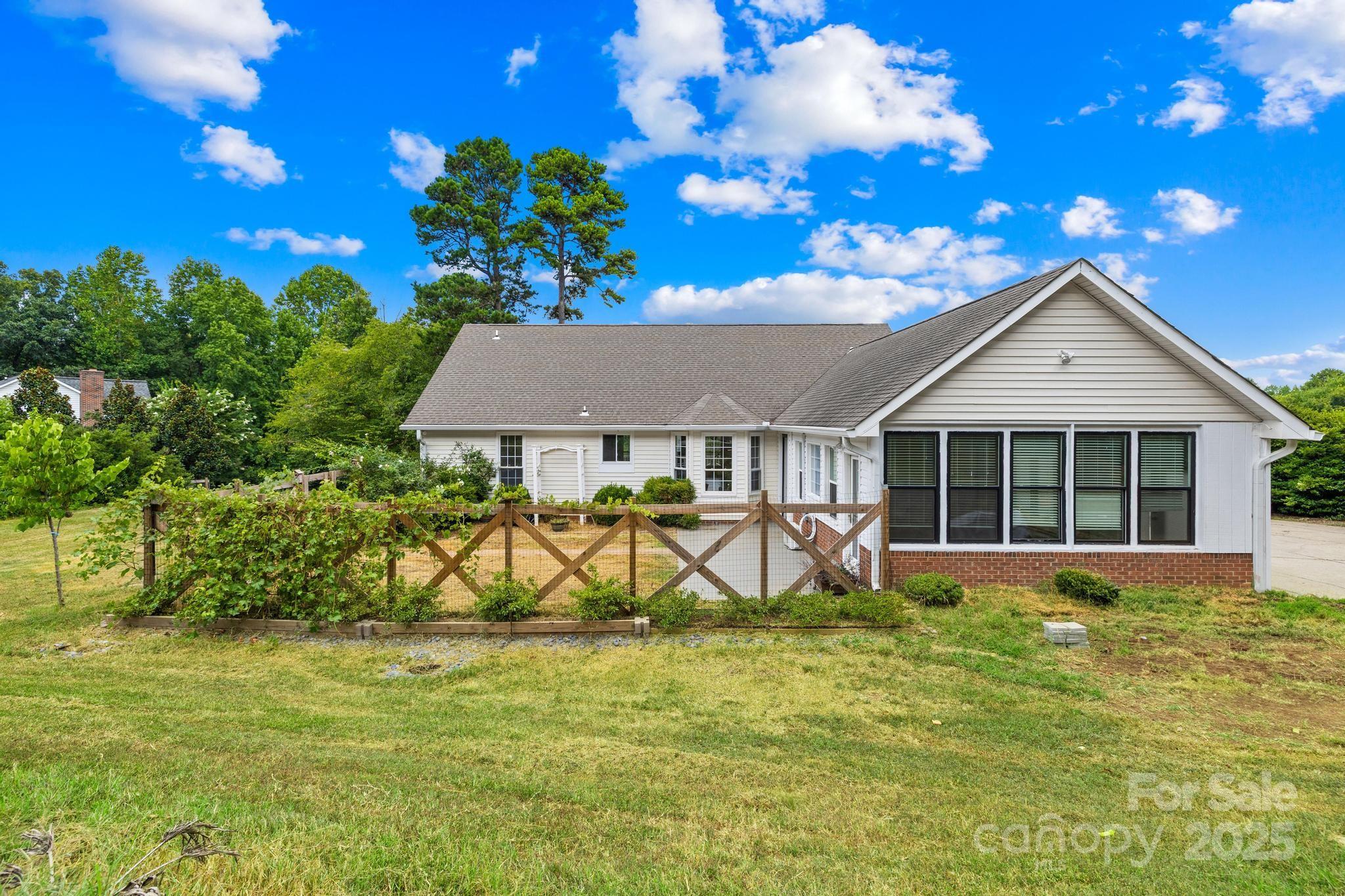 160 Pampas Lane