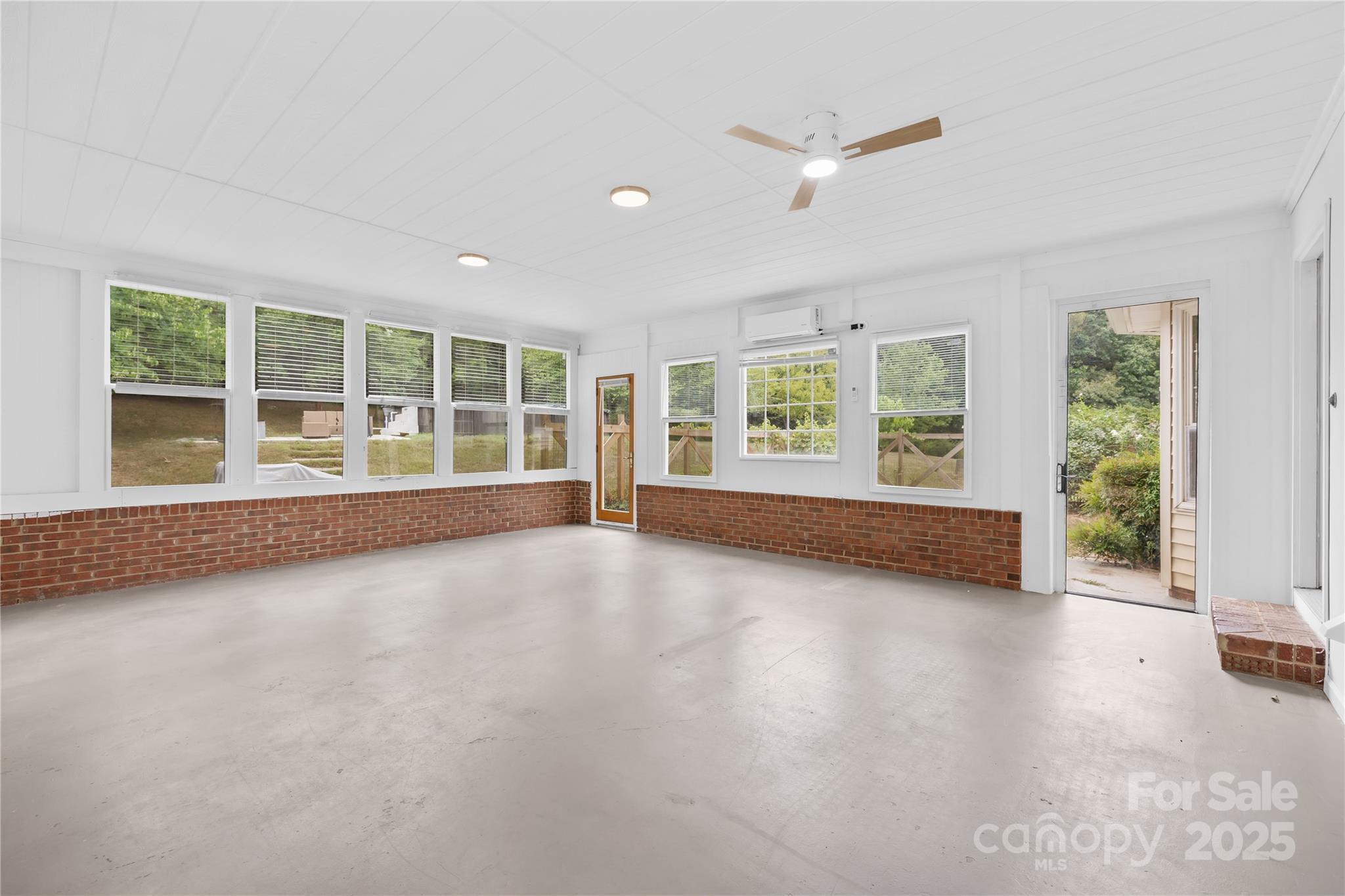 160 Pampas Lane