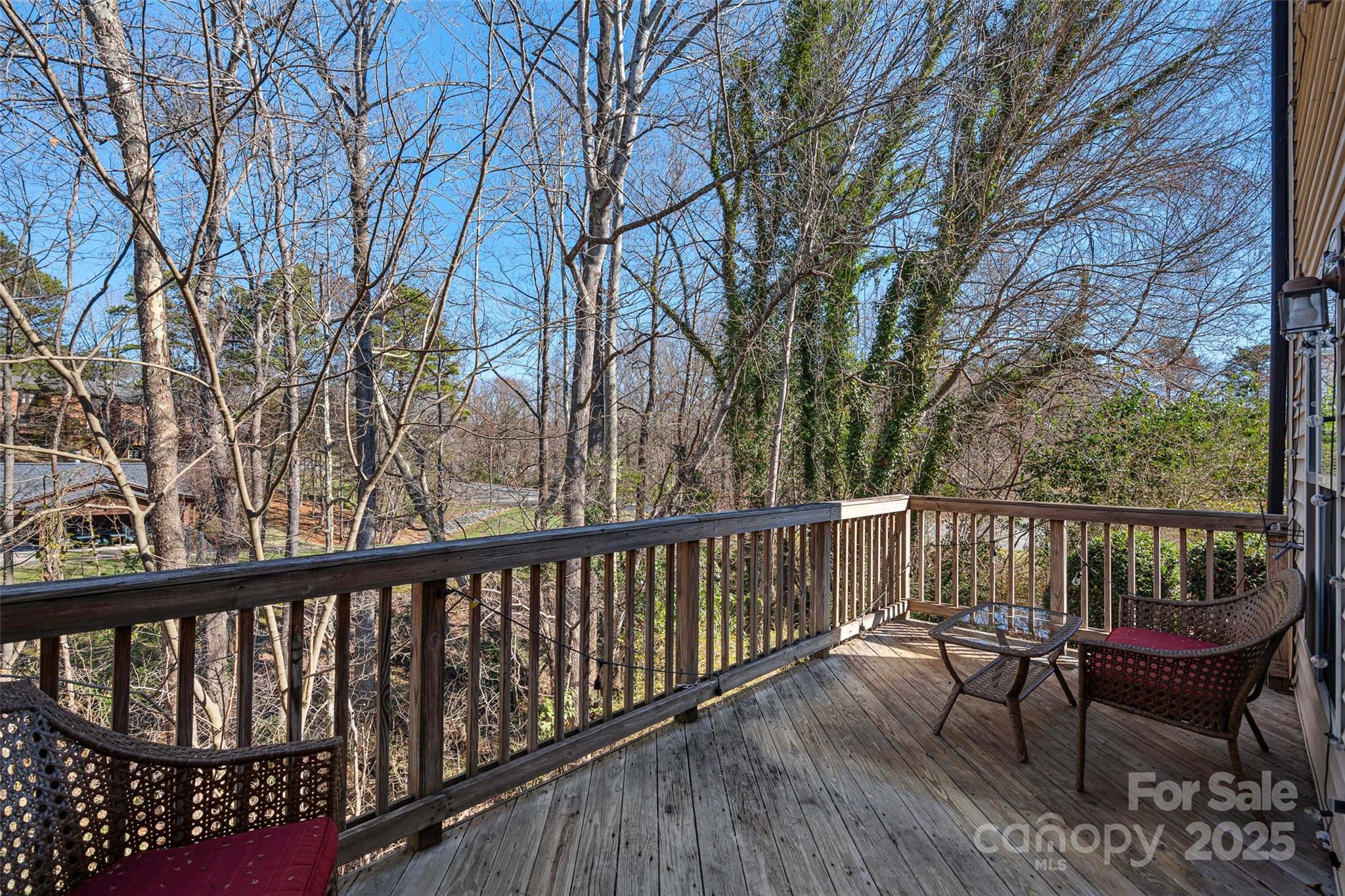 653 Camrose Circle NE