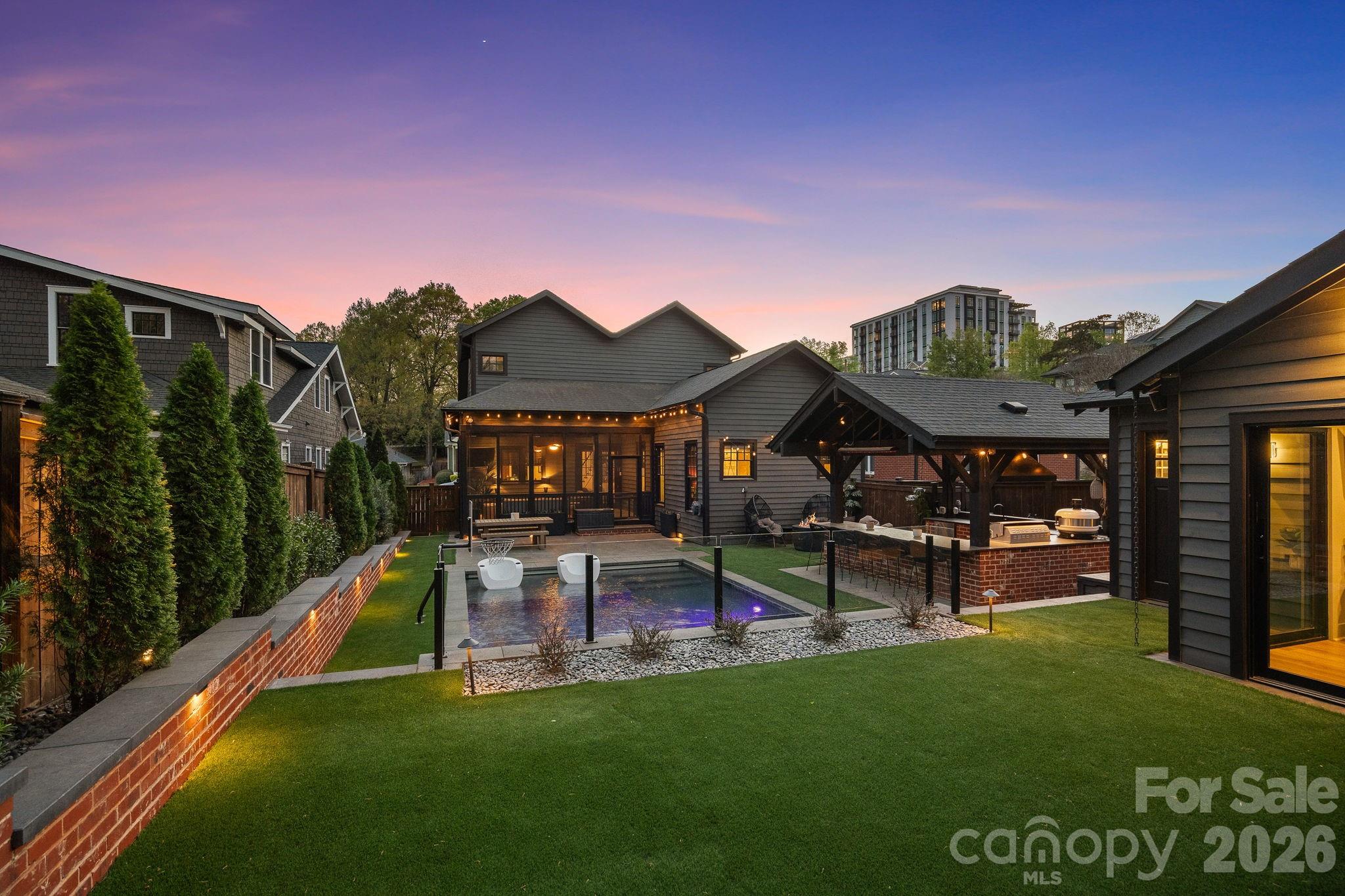 405 E Tremont Avenue