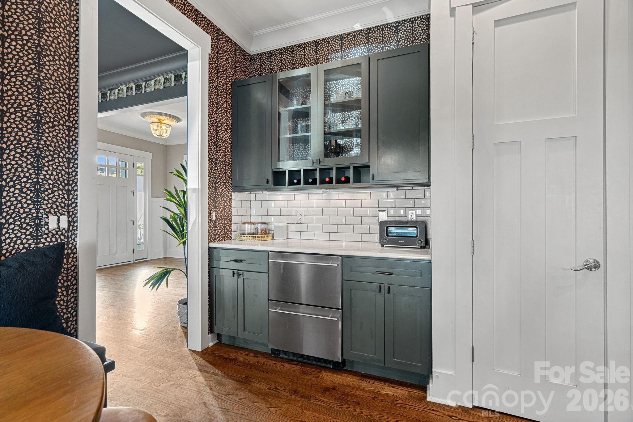 405 E Tremont Avenue