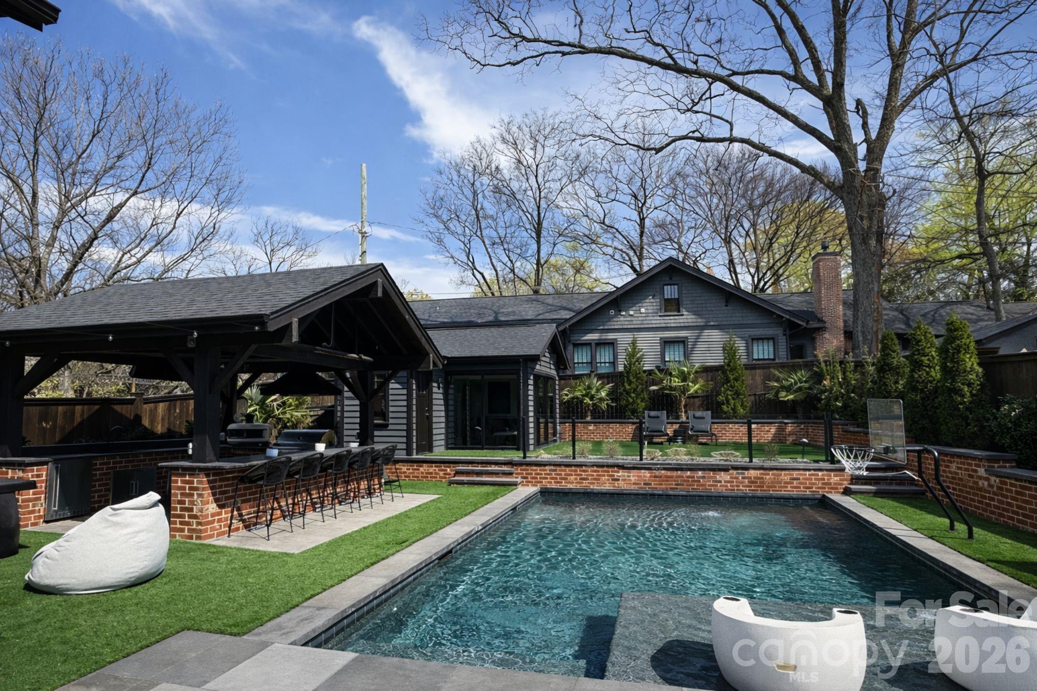 405 E Tremont Avenue