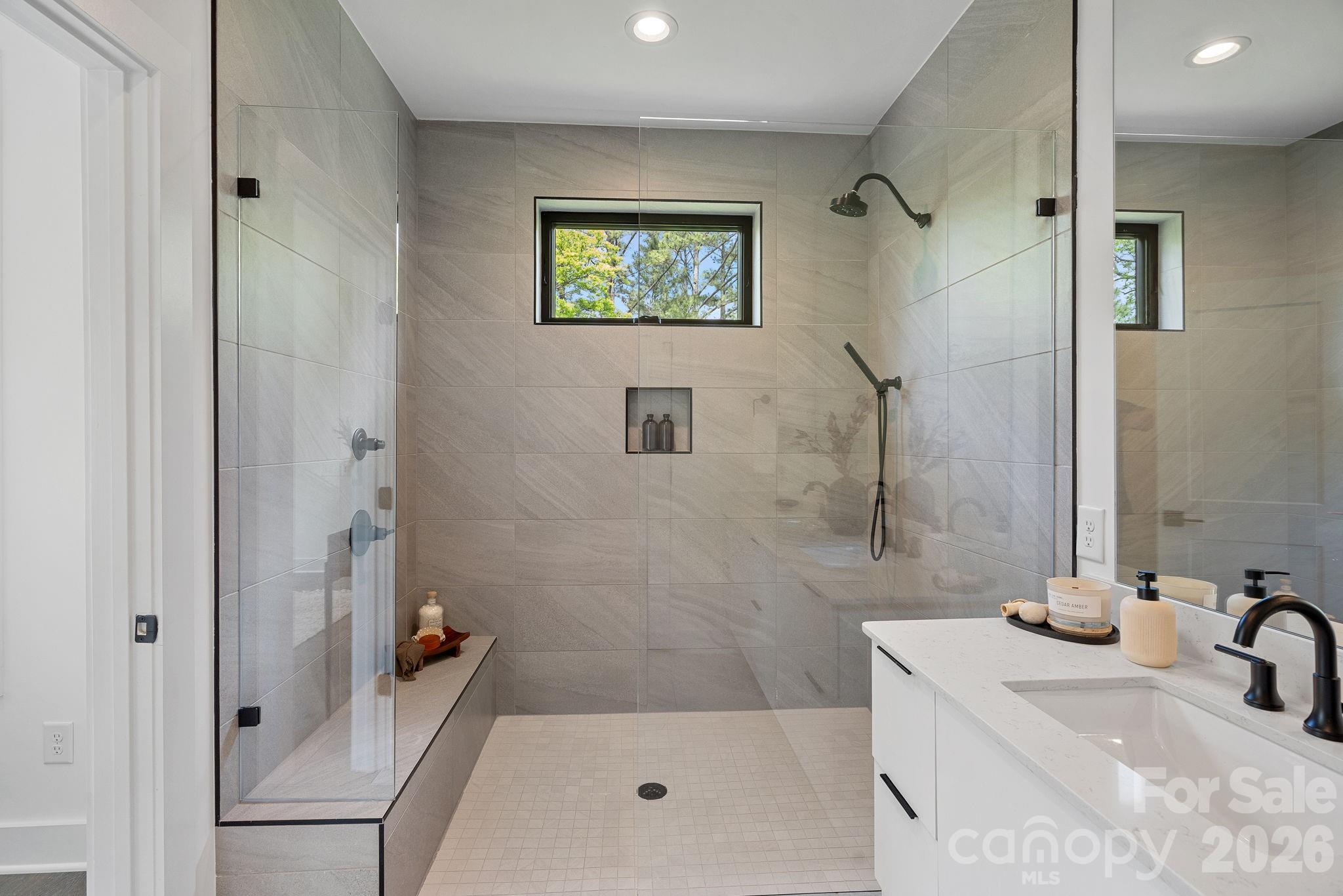 1006 Westbrook Drive Unit: B