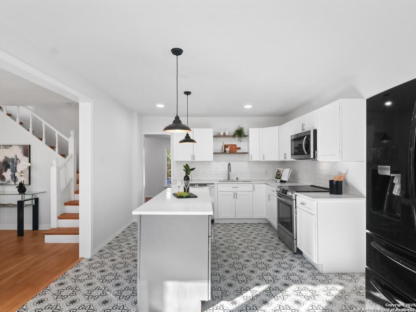 123 W. Mandalay