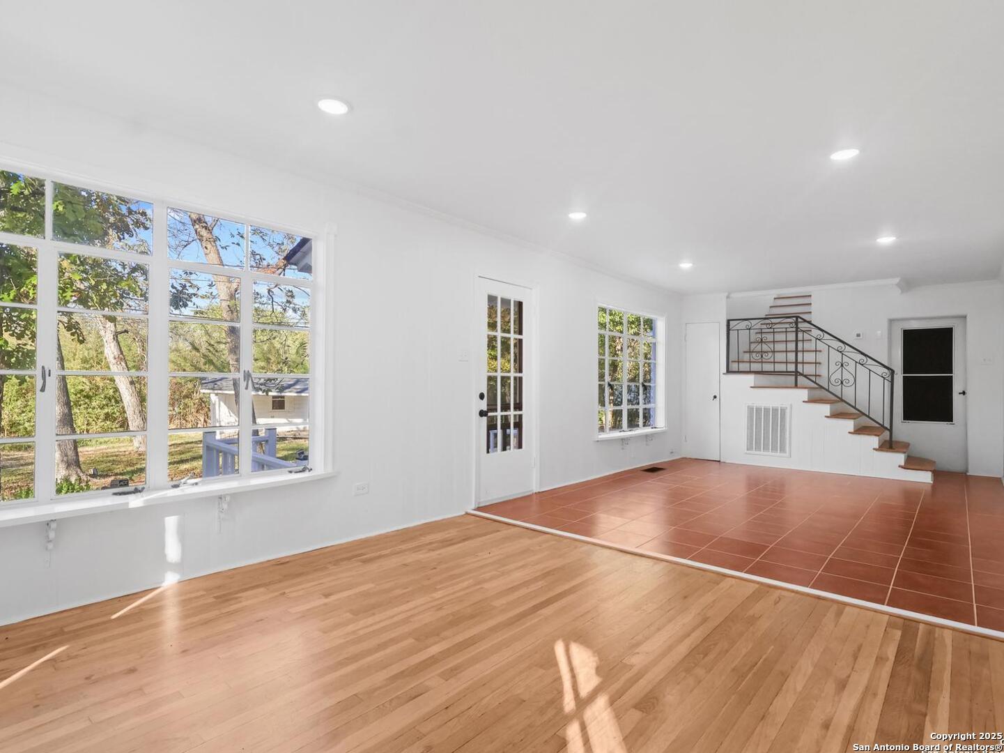 123 W. Mandalay