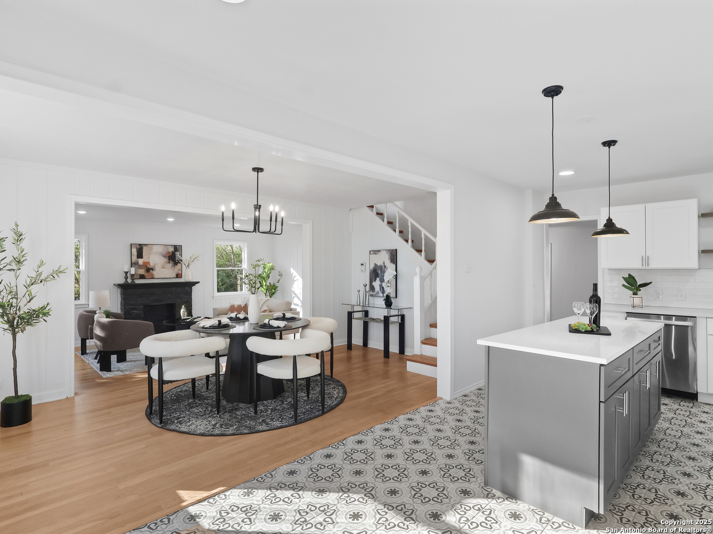123 W. Mandalay