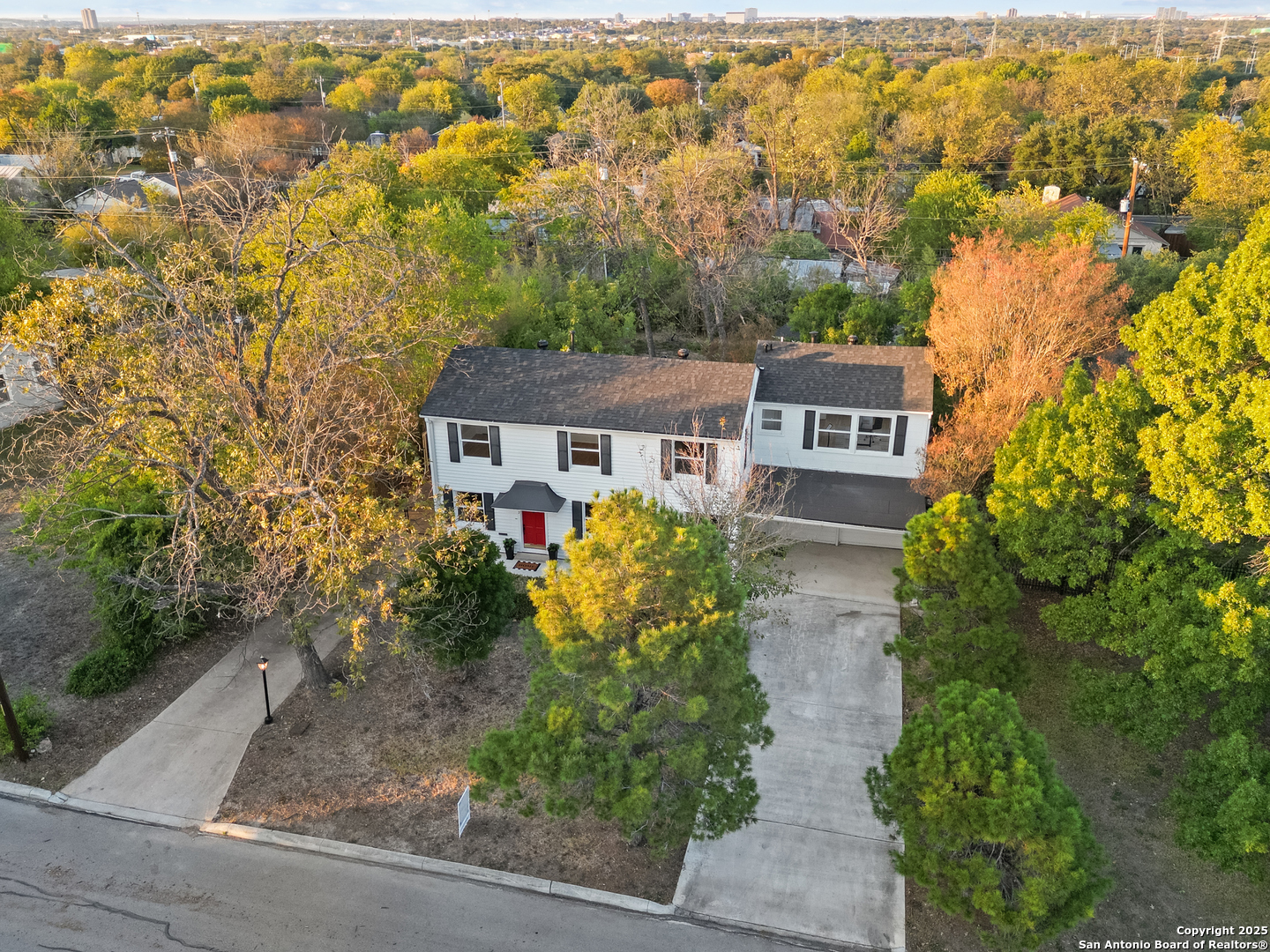 123 W. Mandalay
