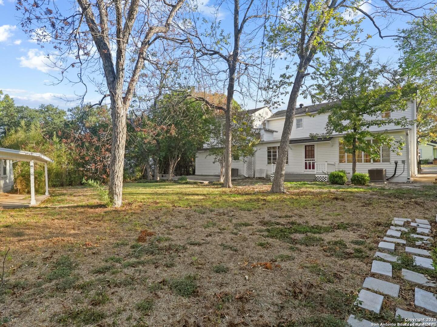 123 W. Mandalay