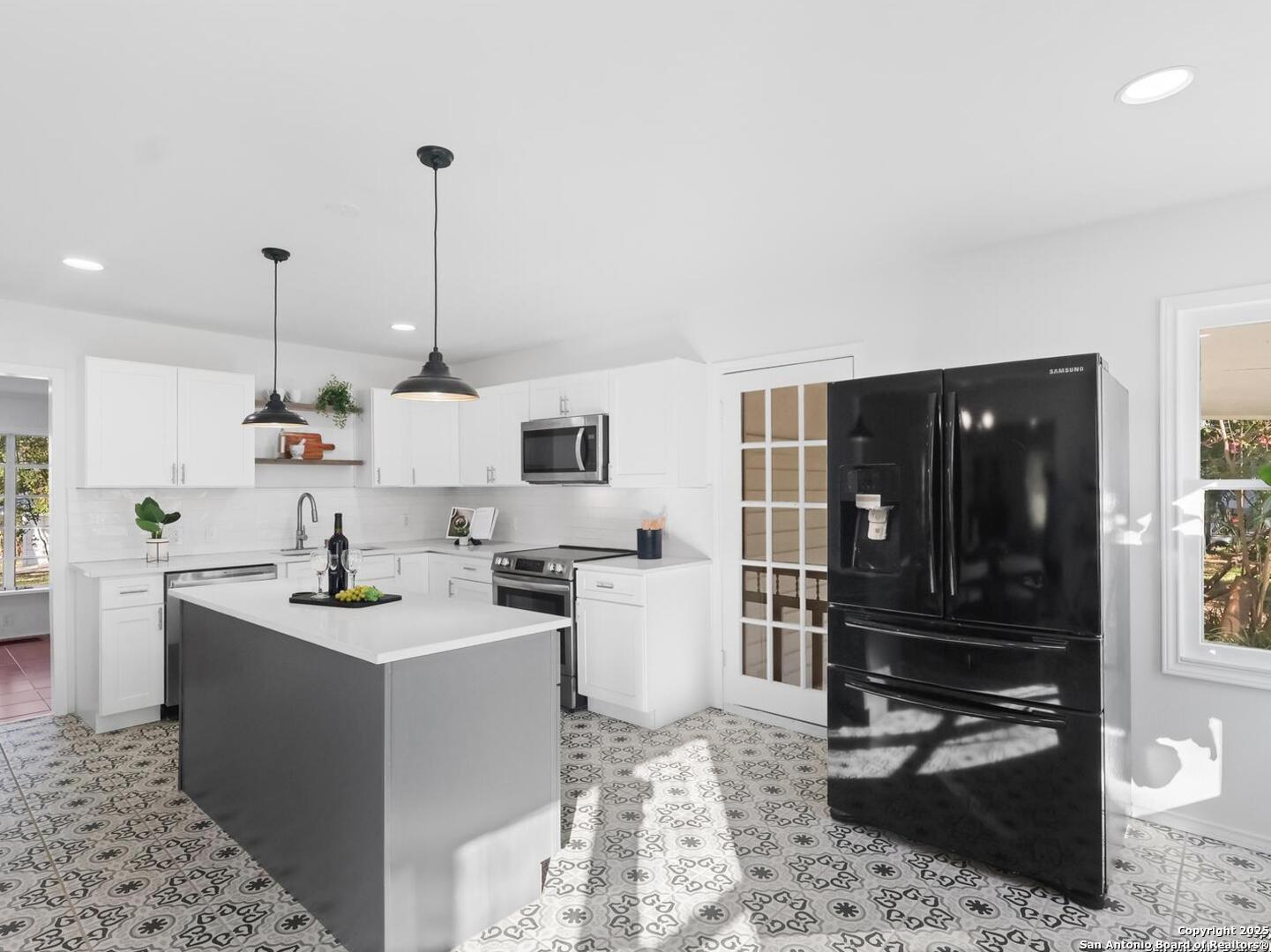 123 W. Mandalay