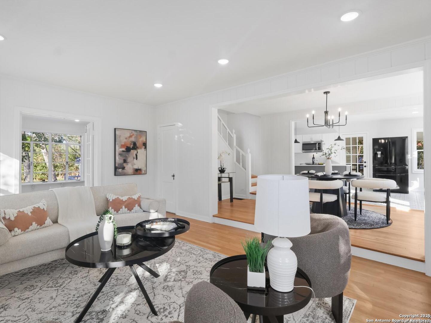 123 W. Mandalay