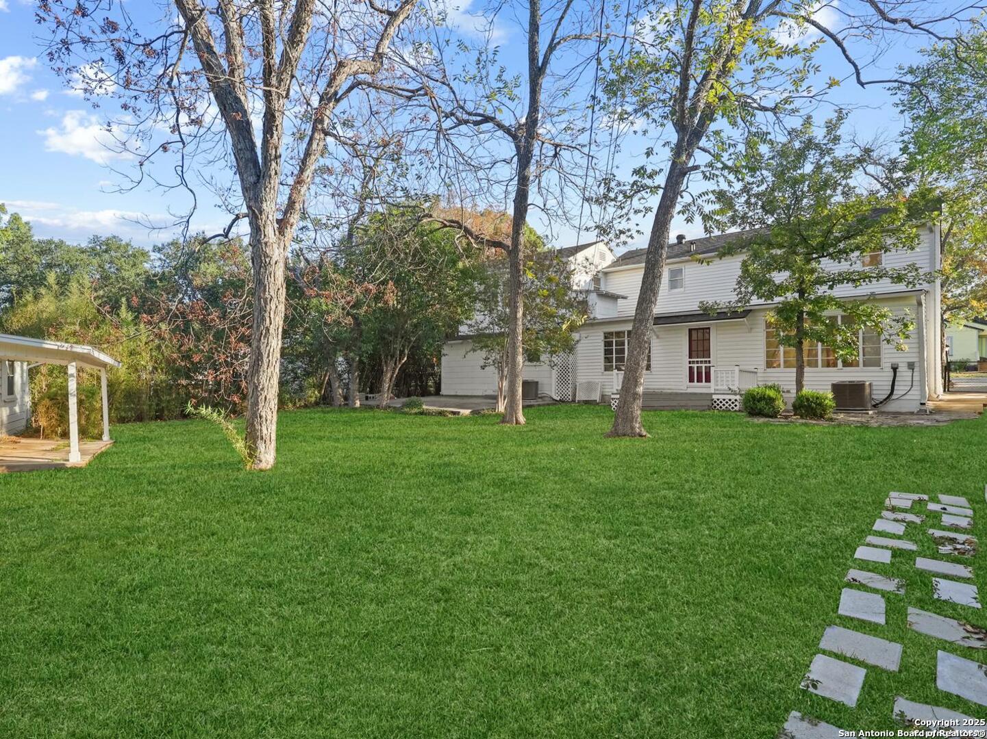 123 W. Mandalay