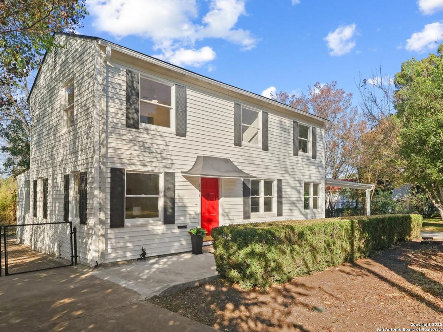 123 W. Mandalay