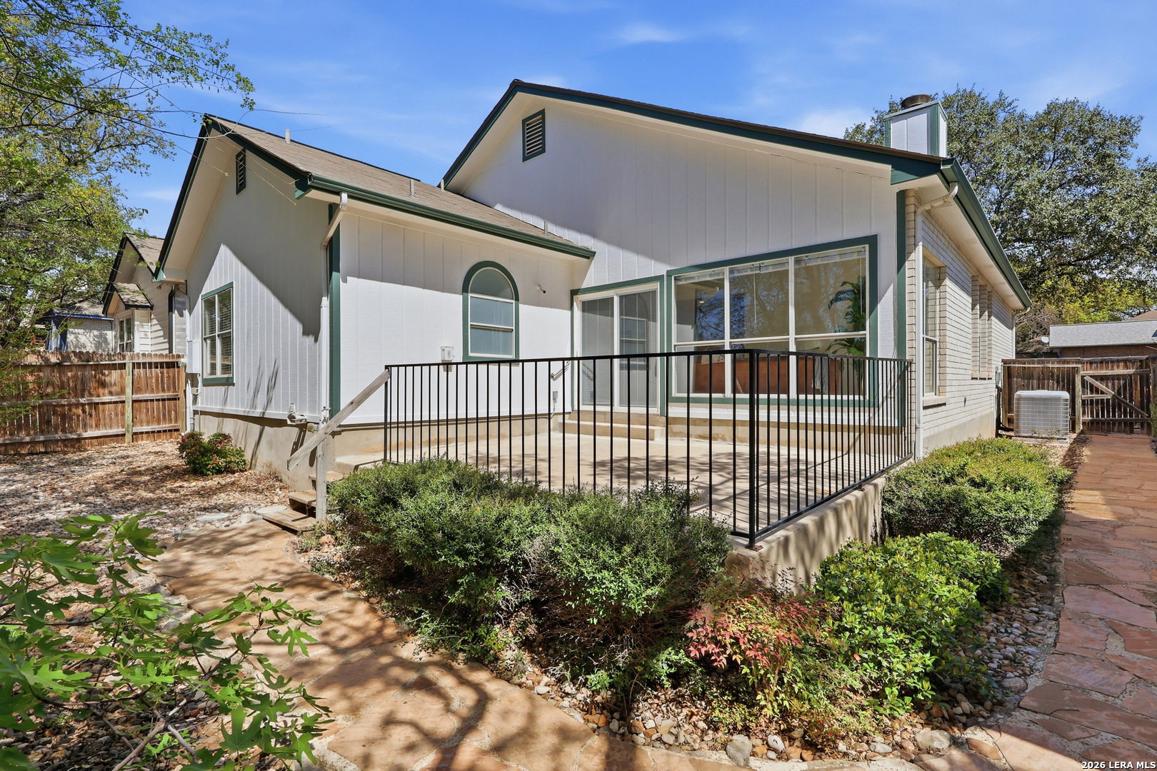 2418 Garden Meadow