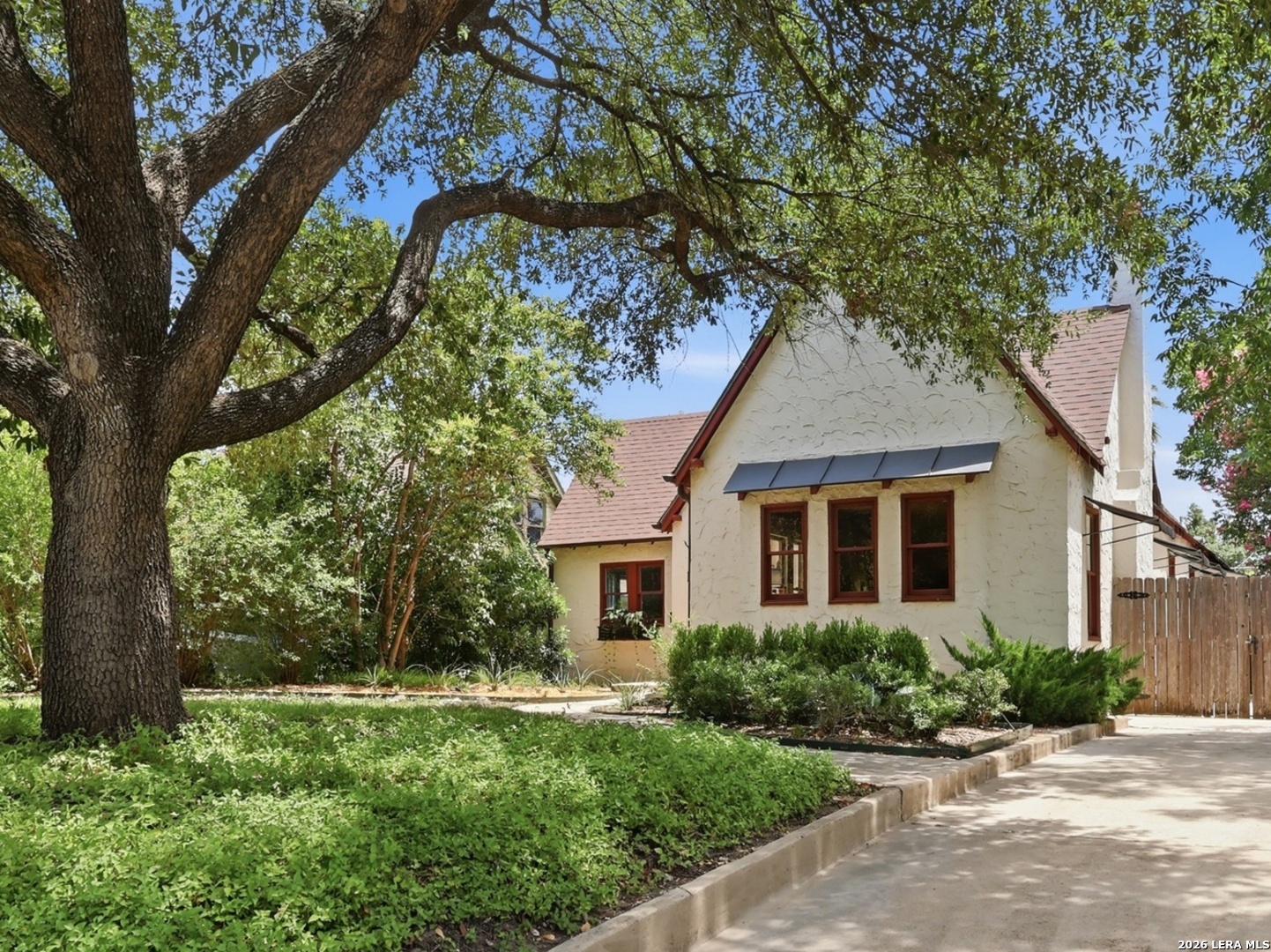 218 NORTH DR