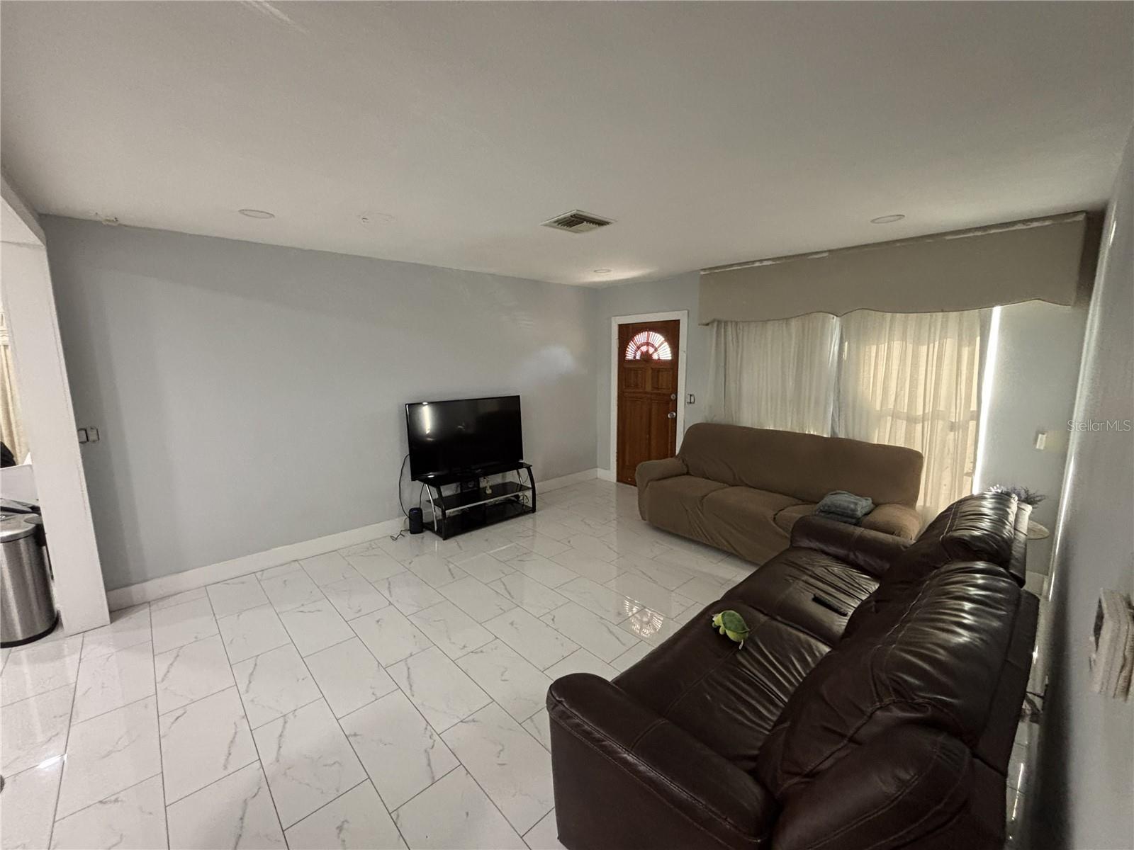 1347 BUCKINGHAM DR