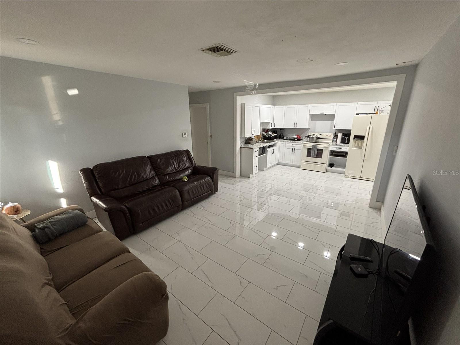1347 BUCKINGHAM DR