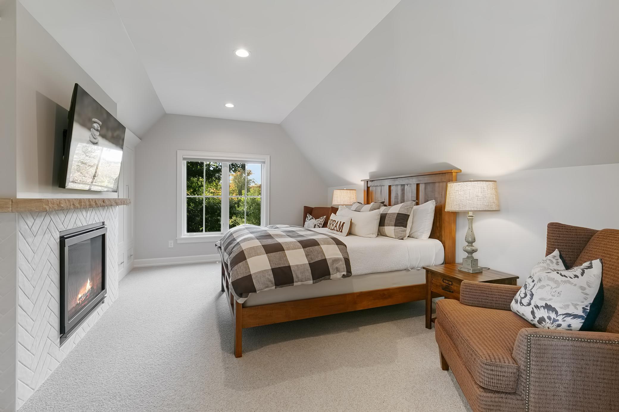 6445 Hawks Pointe Lane