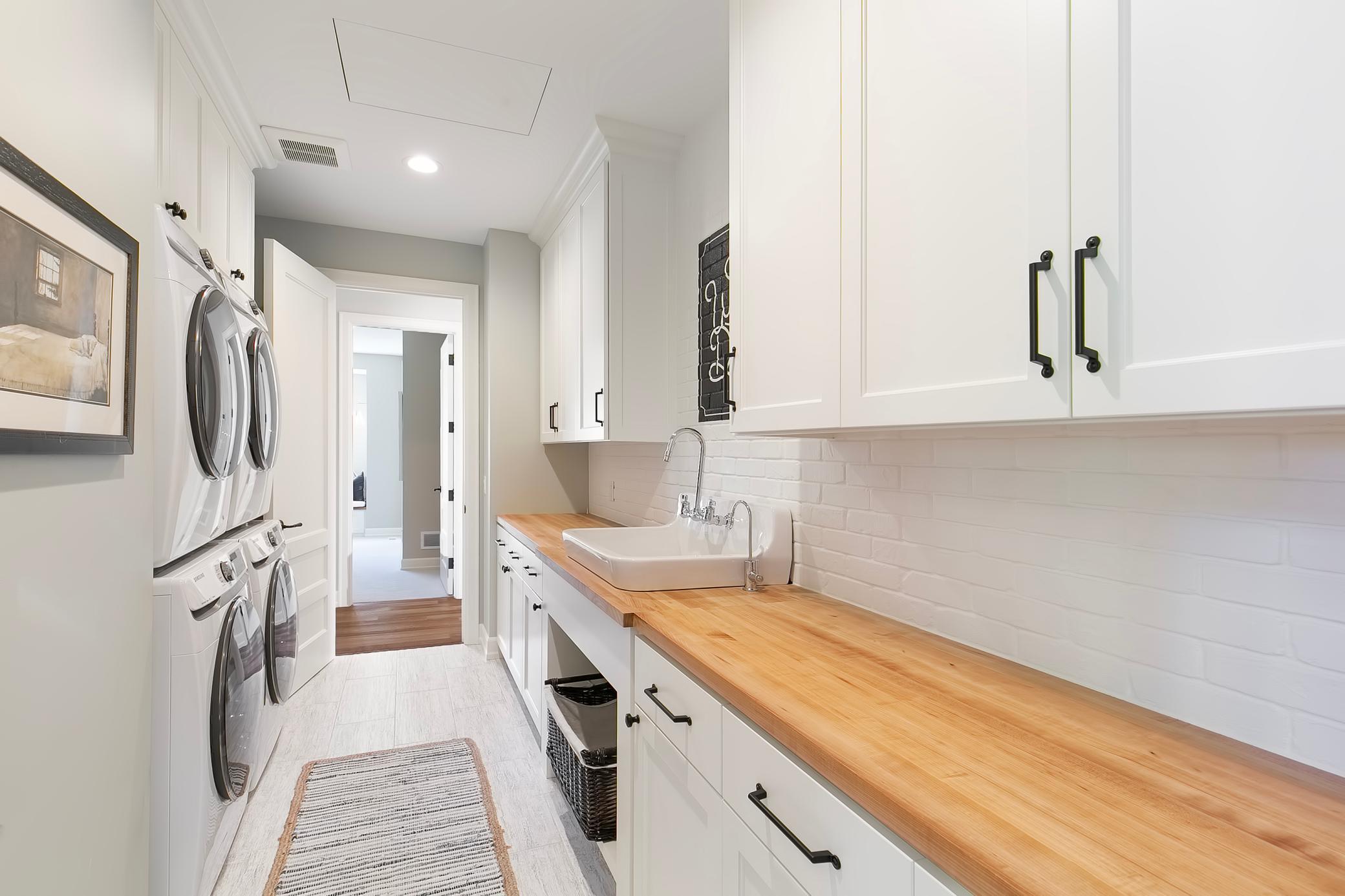 6445 Hawks Pointe Lane