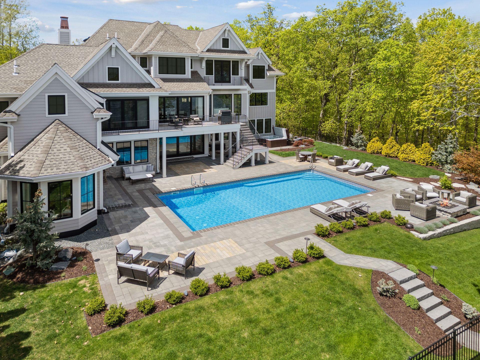 6445 Hawks Pointe Lane