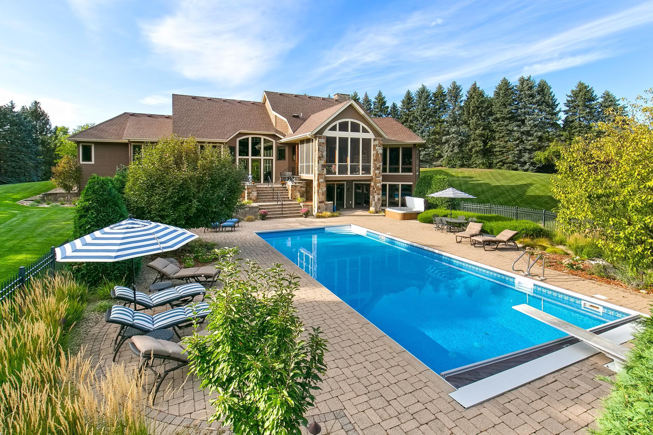 8955 Sunset Trail Chanhassen, MN 55317 5 Beds, 3.75 Baths Jeffrey