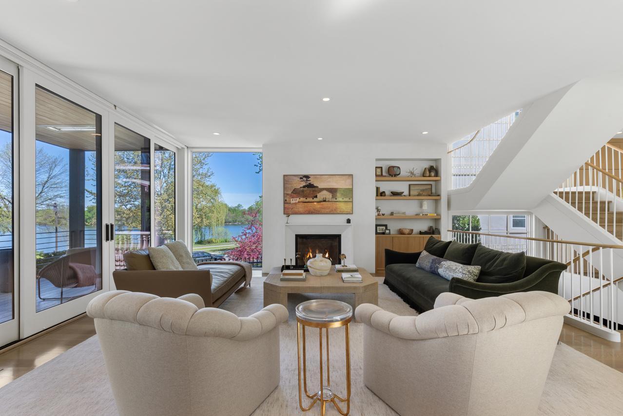 2847 E Lake Of The Isles Parkway