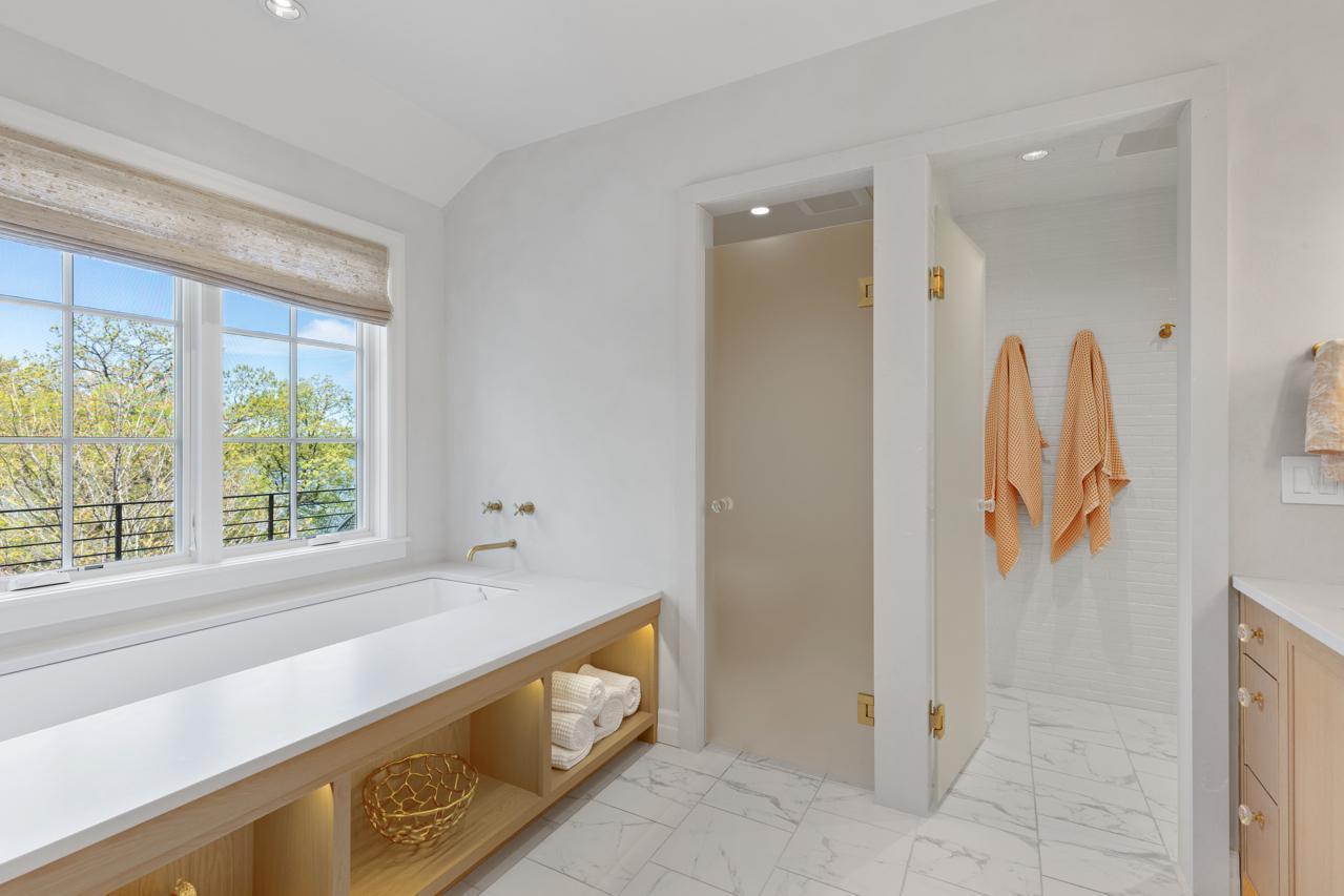 2847 E Lake Of The Isles Parkway