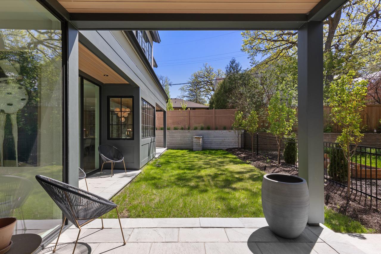 2847 E Lake Of The Isles Parkway